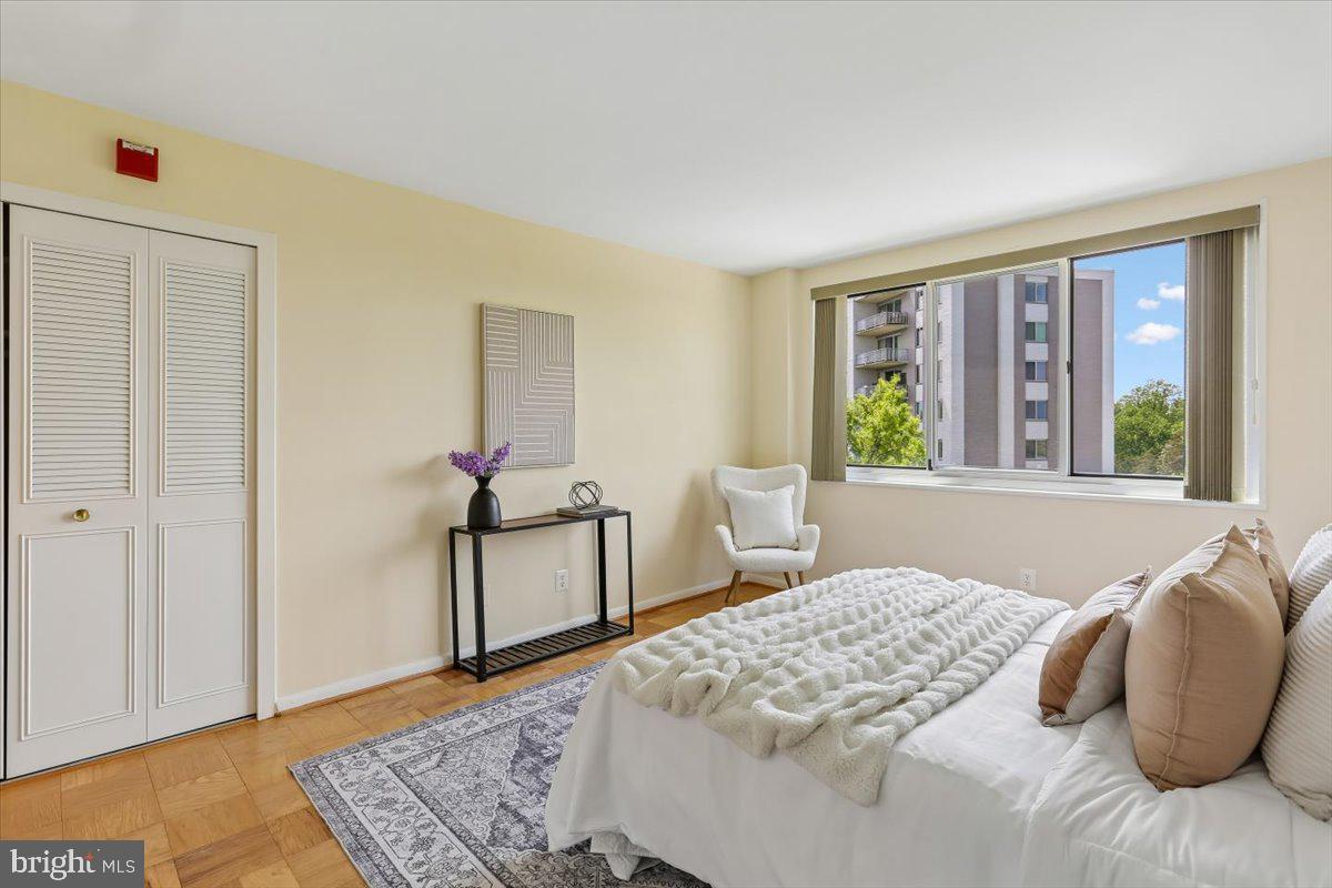 WHITEHALL - Residential