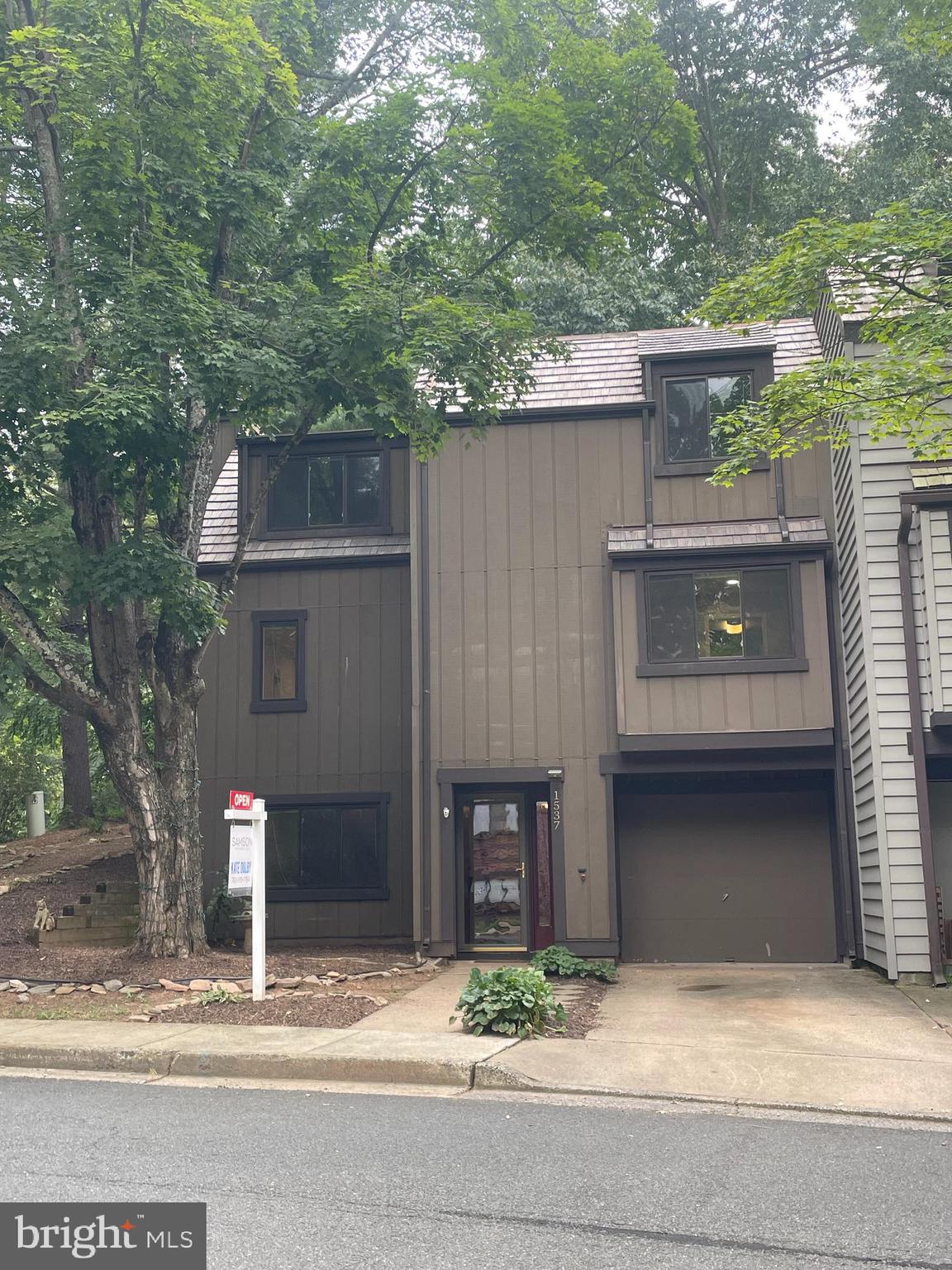 1537 PARK GLEN COURT