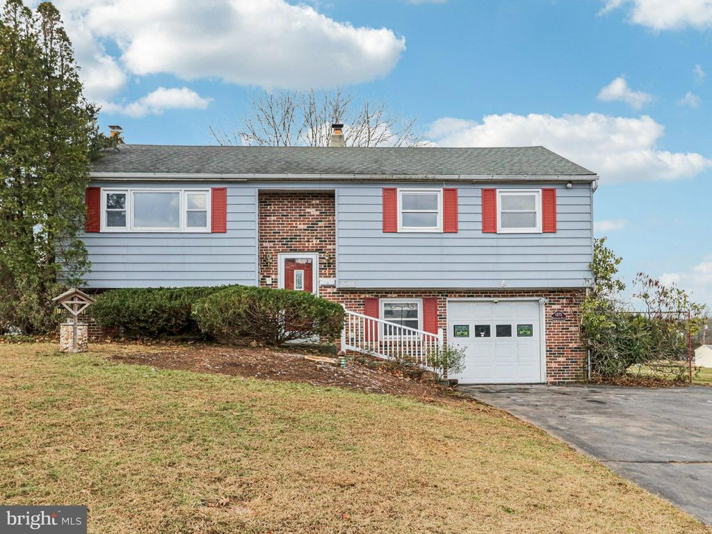 Photo of 1275 Winchester Place, RED HILL, PA 18076 (MLS # PAMC2163048)