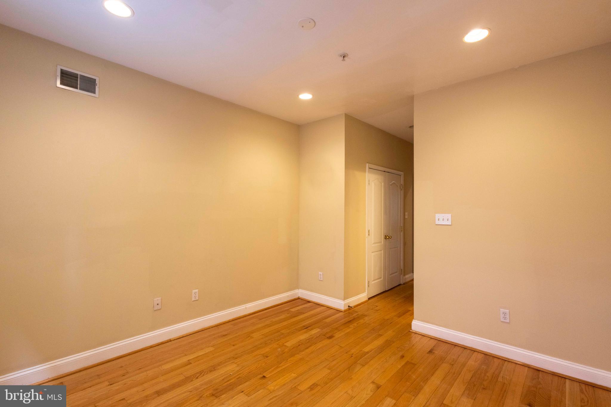 WASHINGTON VILLAGE - Residential Lease