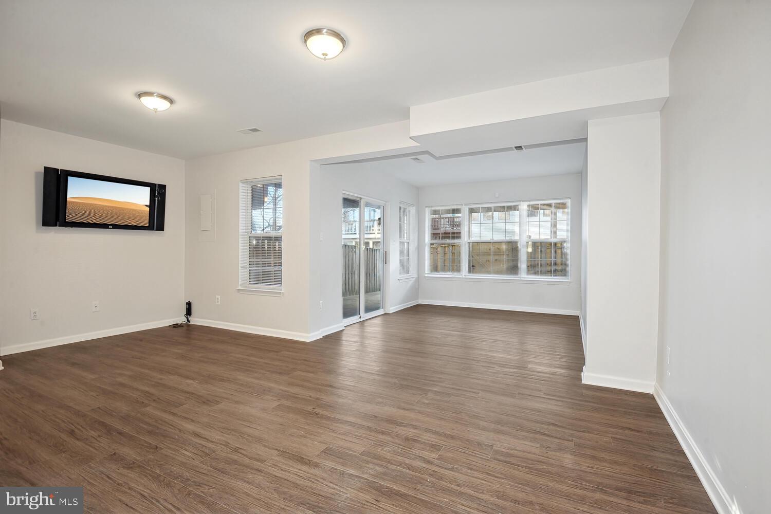 SOUTH RIDING - Residential