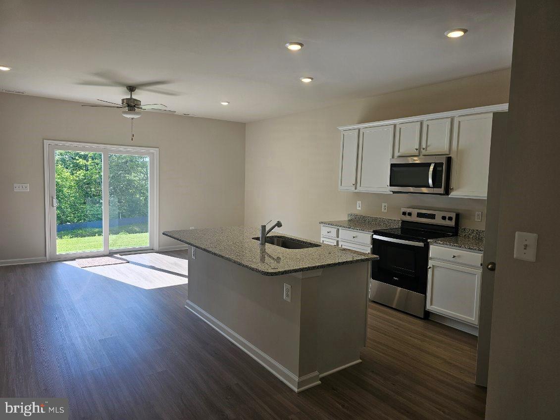 HOMEPLACE AT RIVERSIDE - Residential Lease