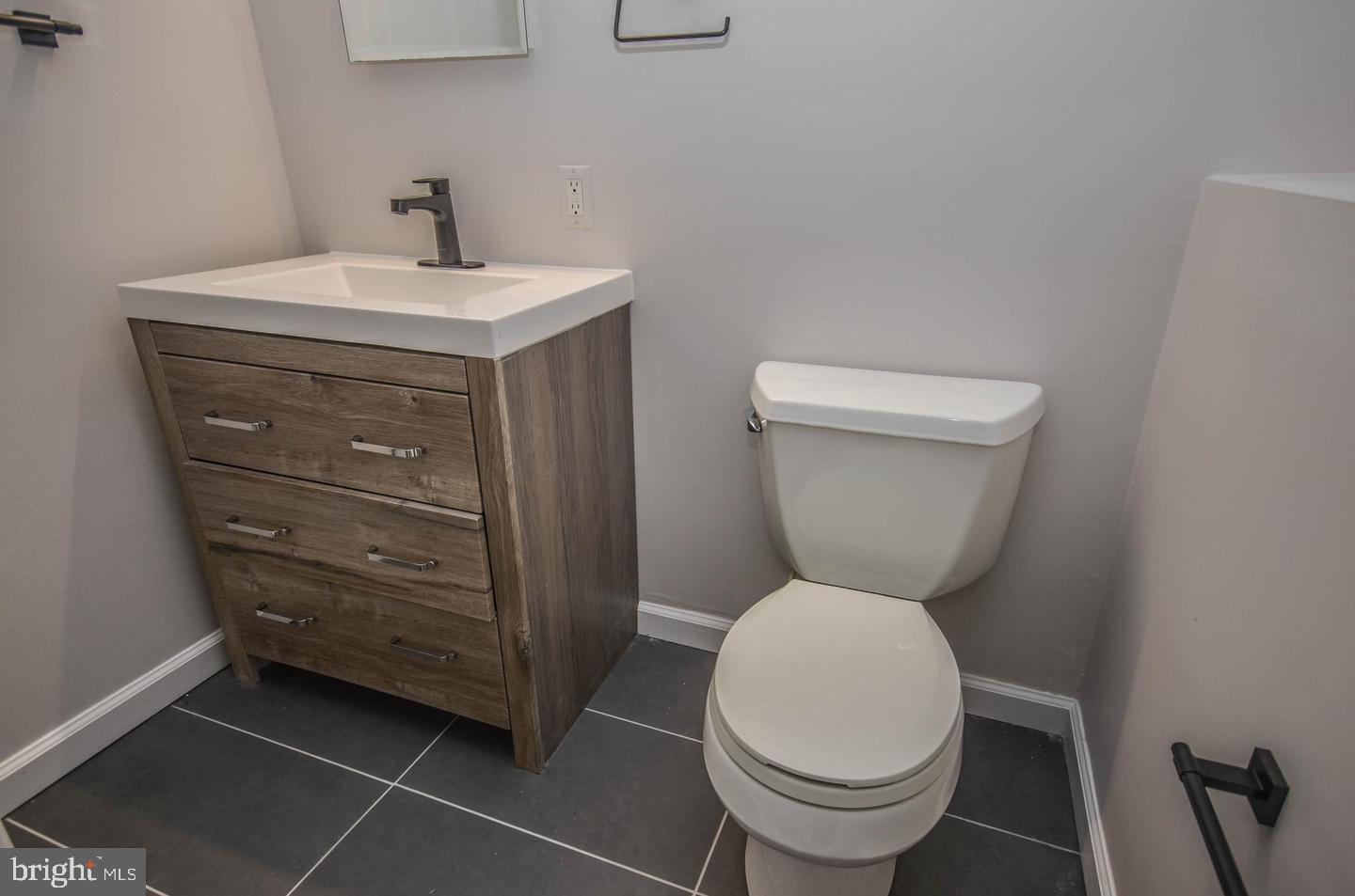 STEPHEN KNOLLS - Residential Lease