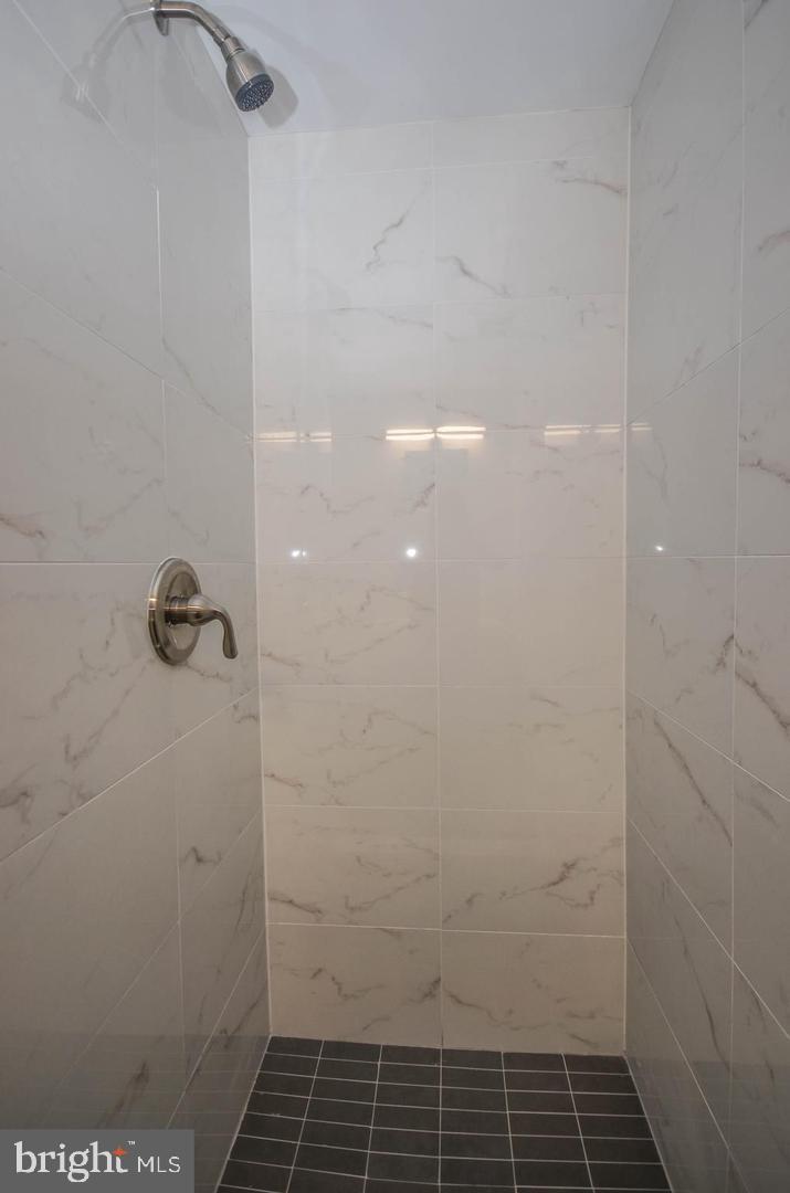 STEPHEN KNOLLS - Residential Lease