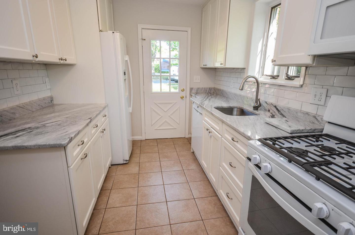 STEPHEN KNOLLS - Residential Lease