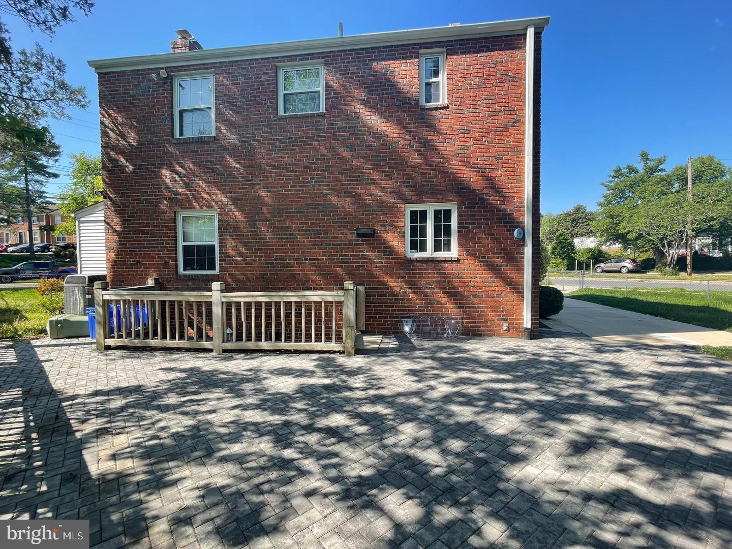 STEPHEN KNOLLS - Residential Lease