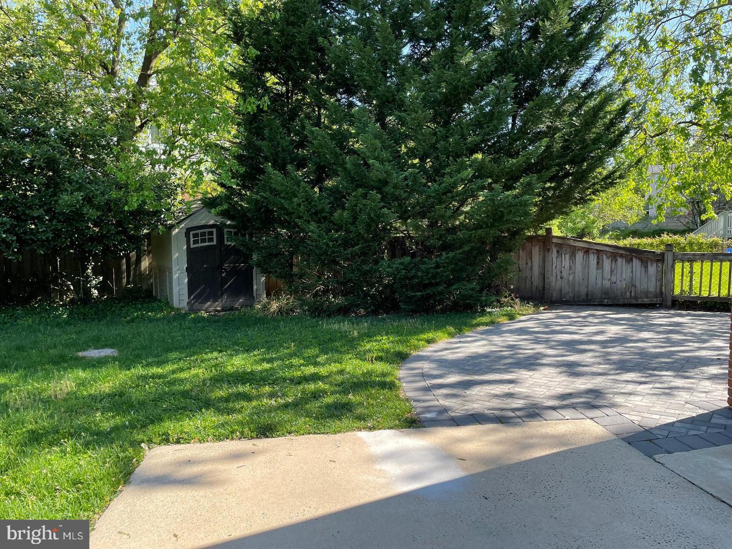 STEPHEN KNOLLS - Residential Lease