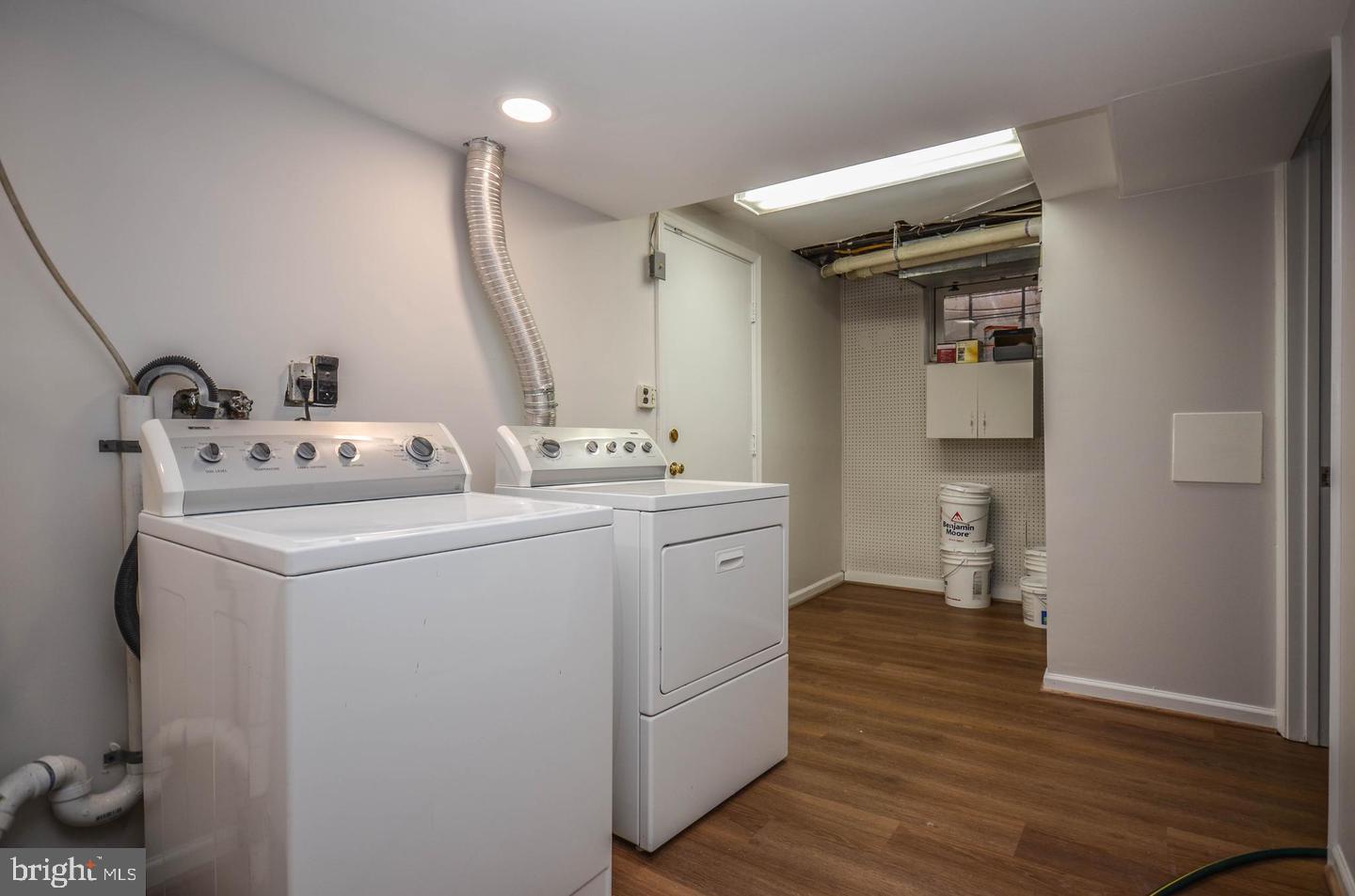 STEPHEN KNOLLS - Residential Lease