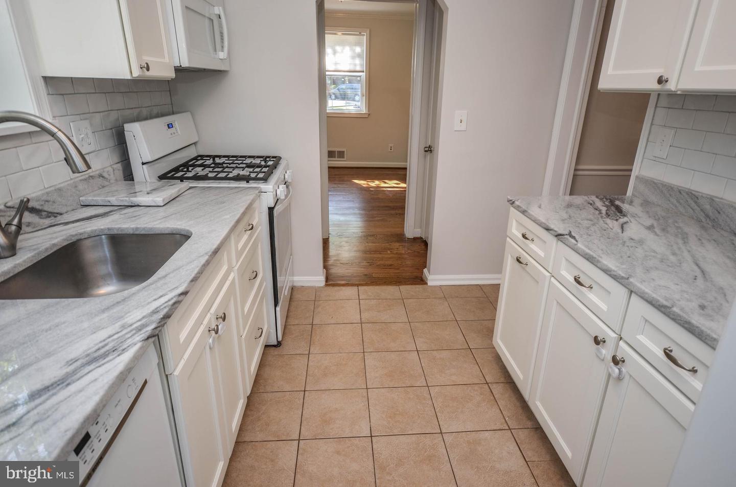 STEPHEN KNOLLS - Residential Lease