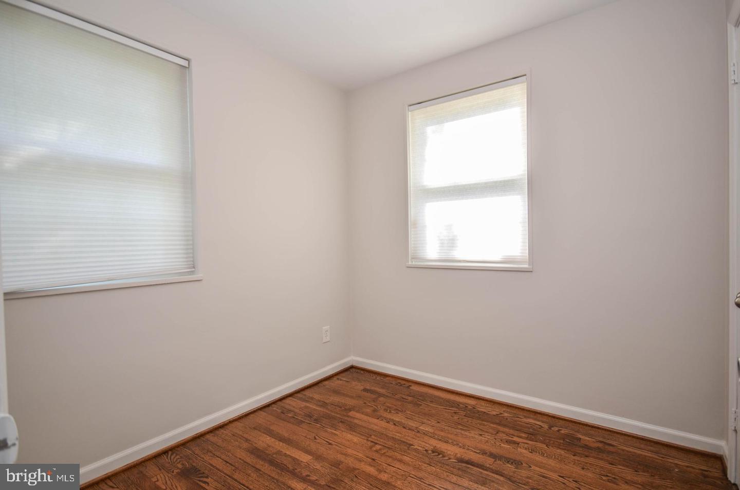 STEPHEN KNOLLS - Residential Lease