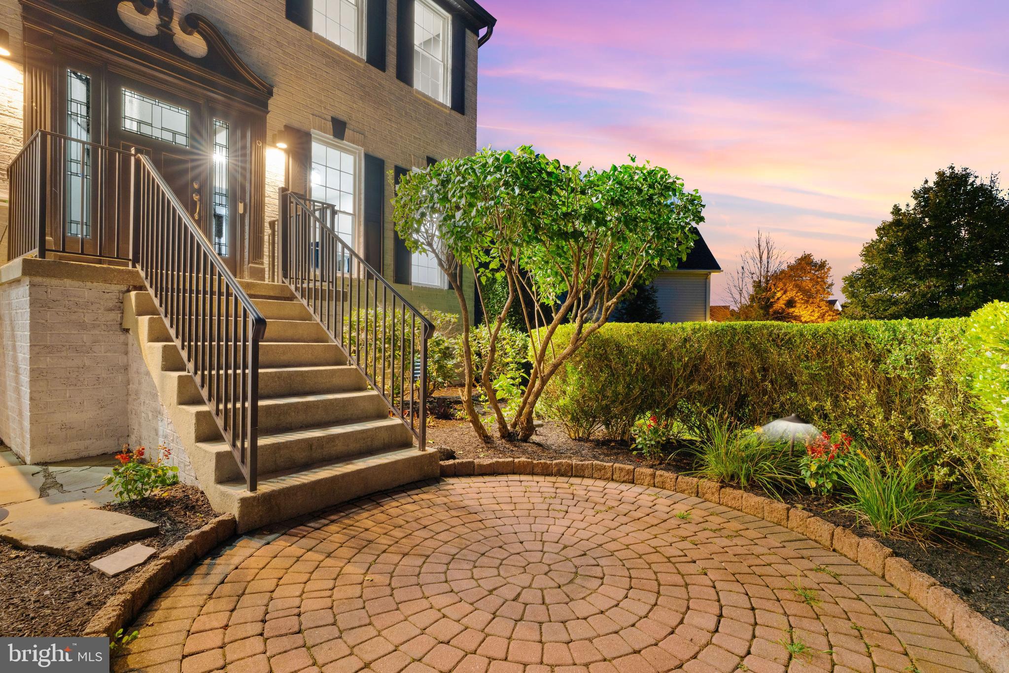 6 WESTBURY COURT