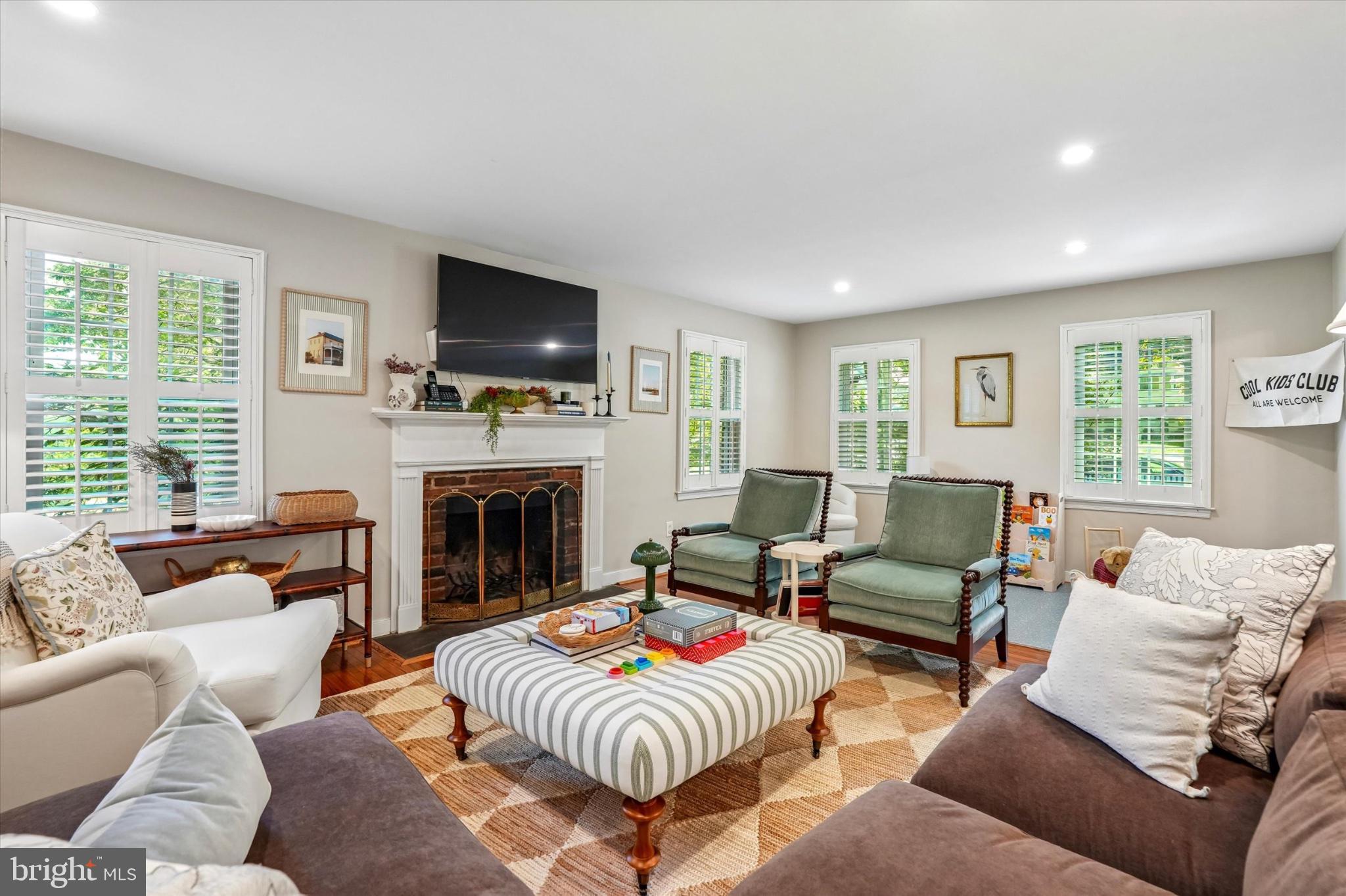 831 HOLLOW ROAD