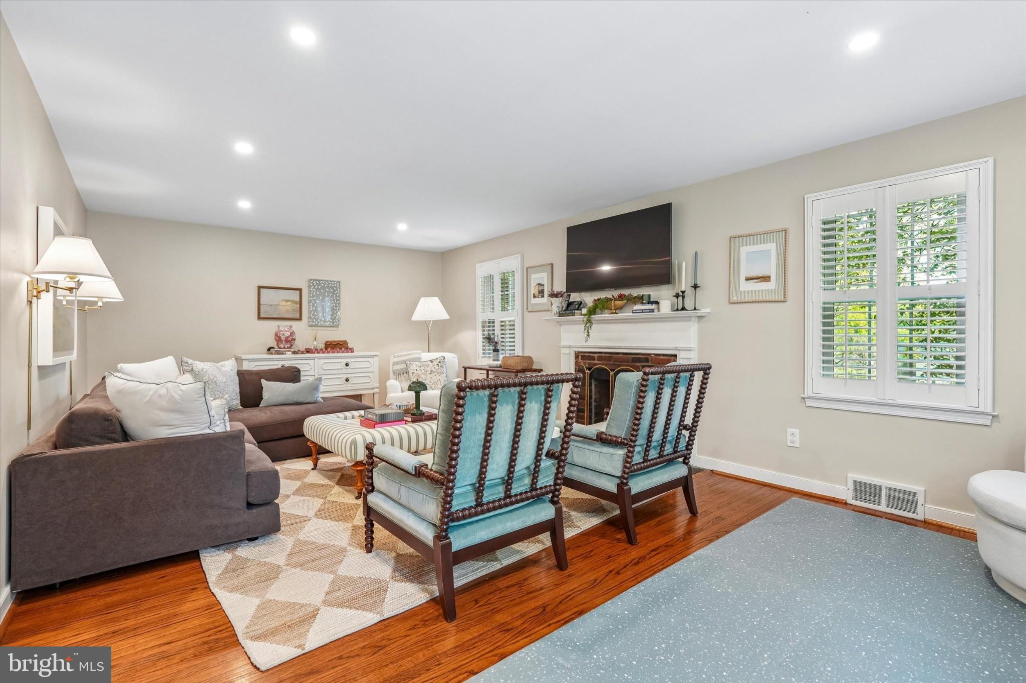 831 HOLLOW ROAD