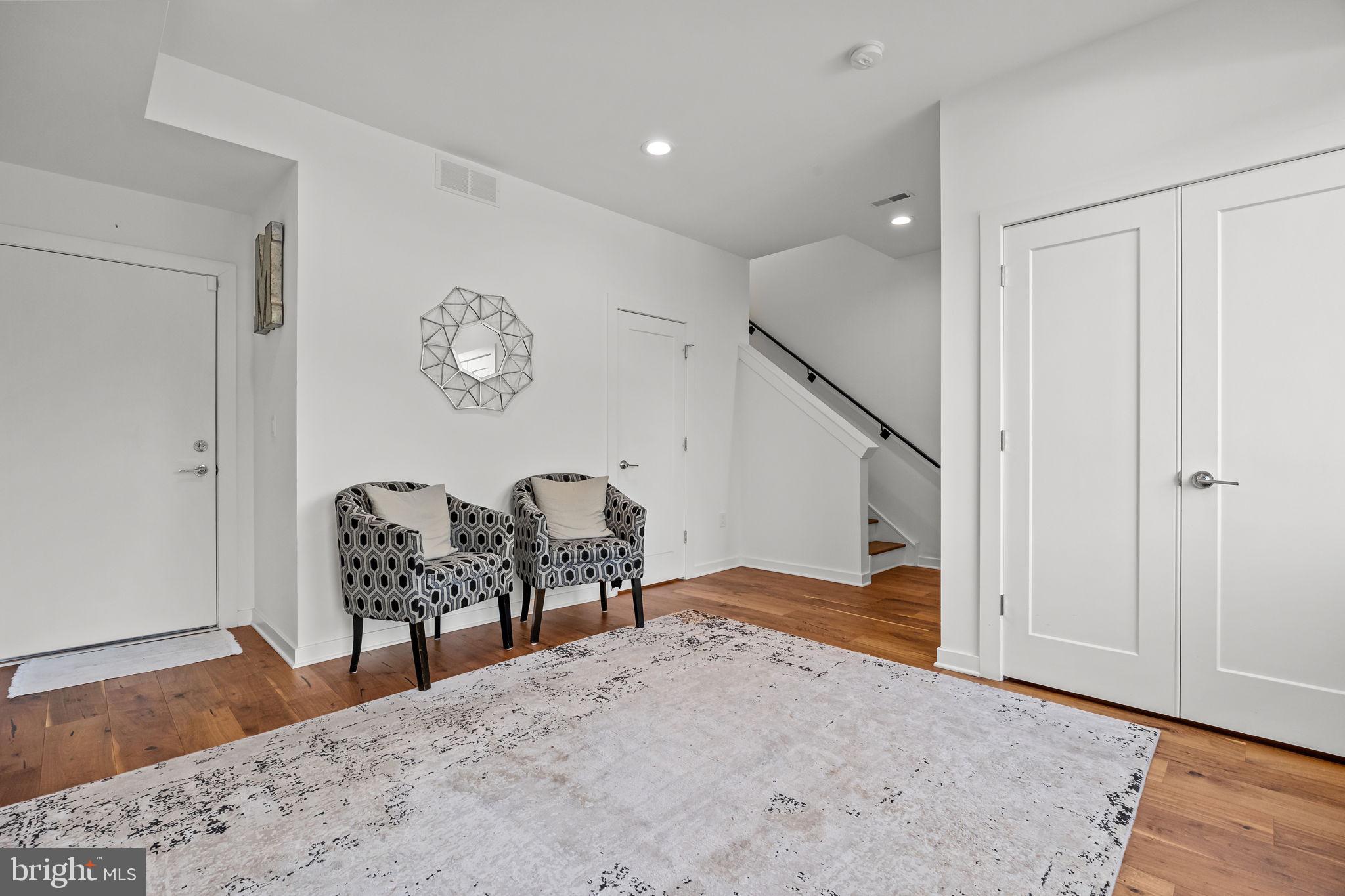 EAST FALLS - Residential