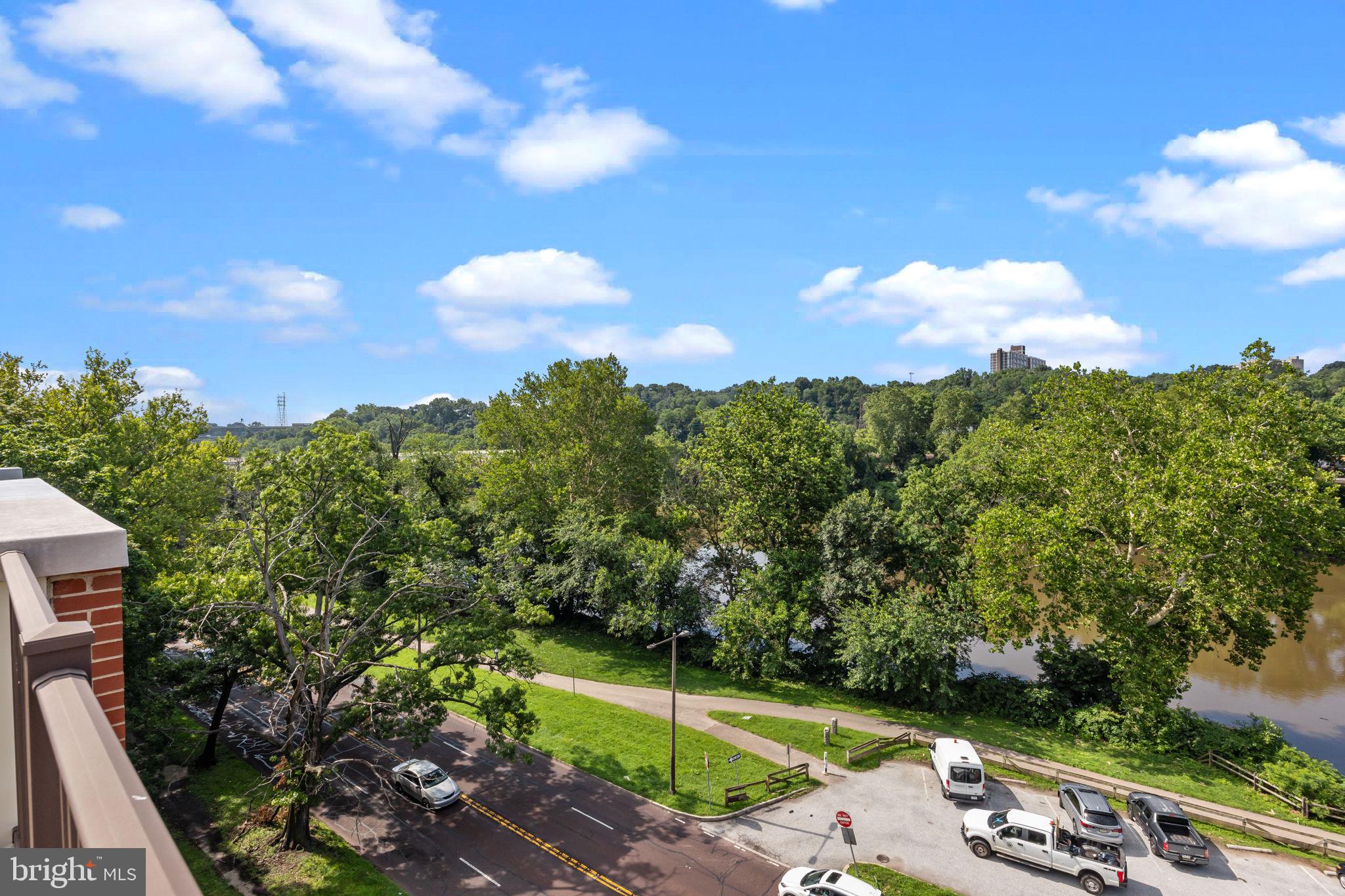 EAST FALLS - Residential