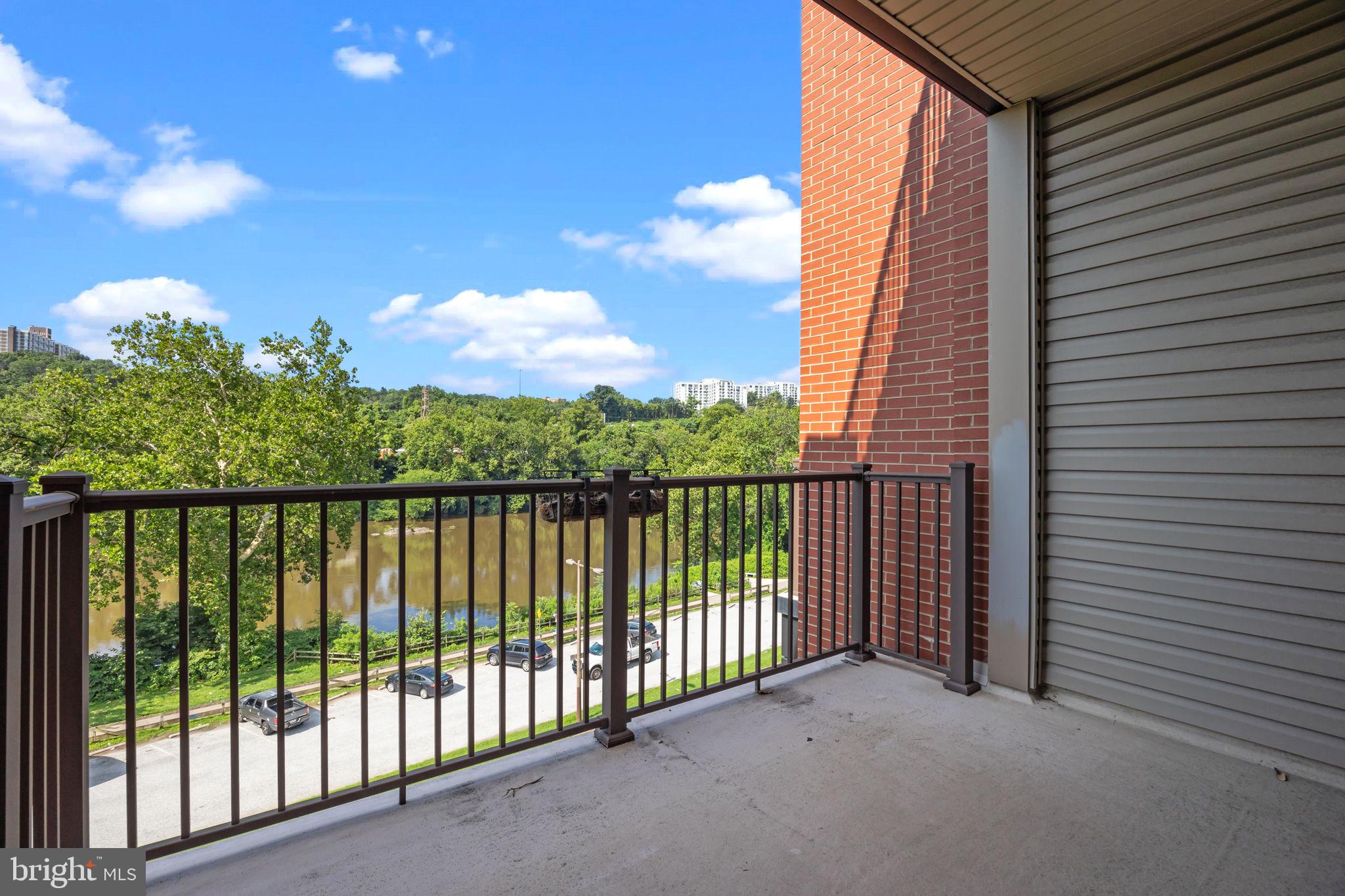 EAST FALLS - Residential