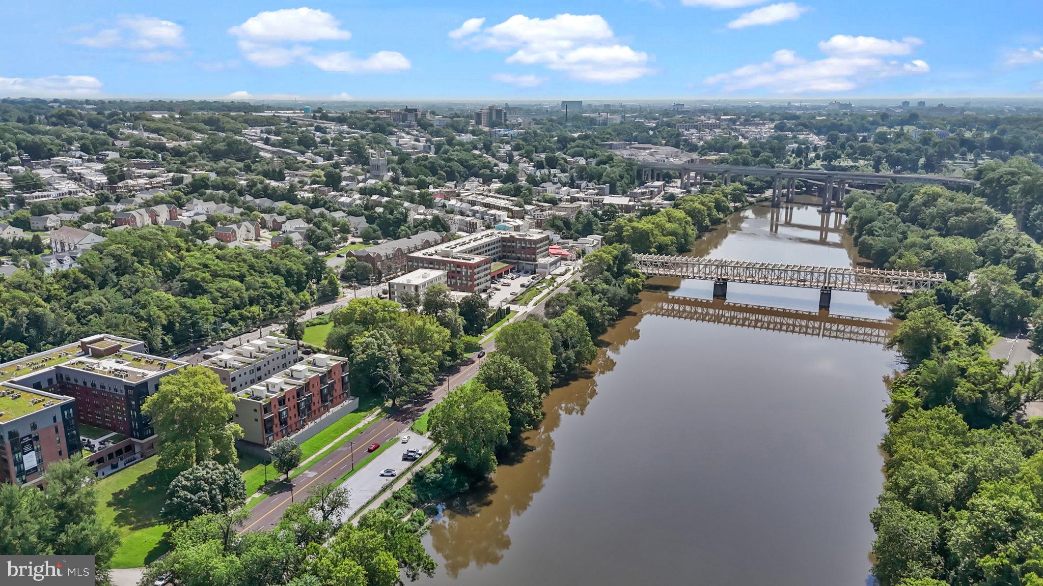 EAST FALLS - Residential