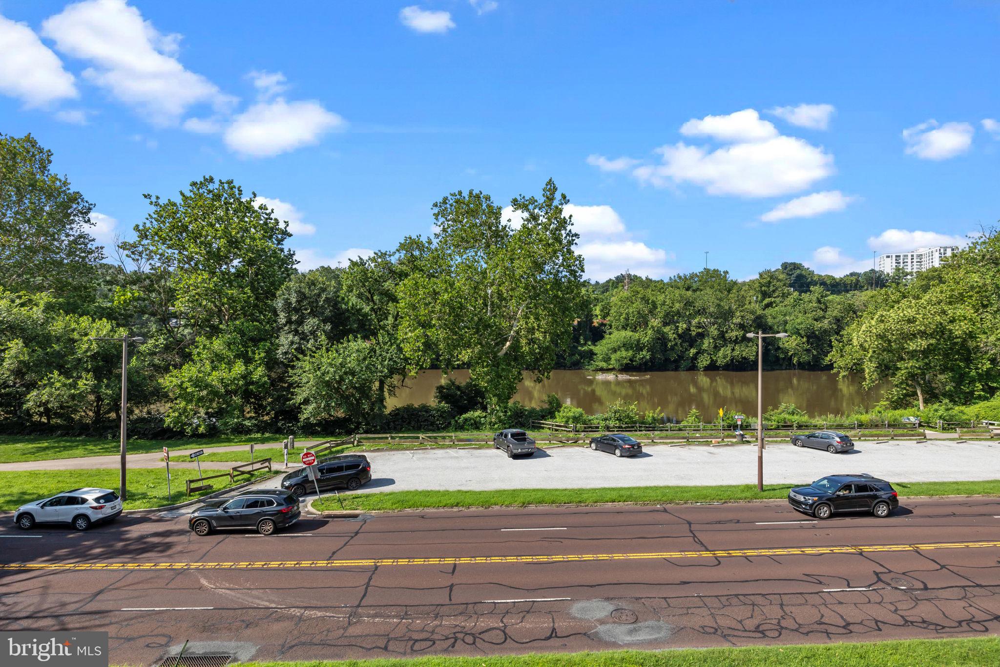 EAST FALLS - Residential