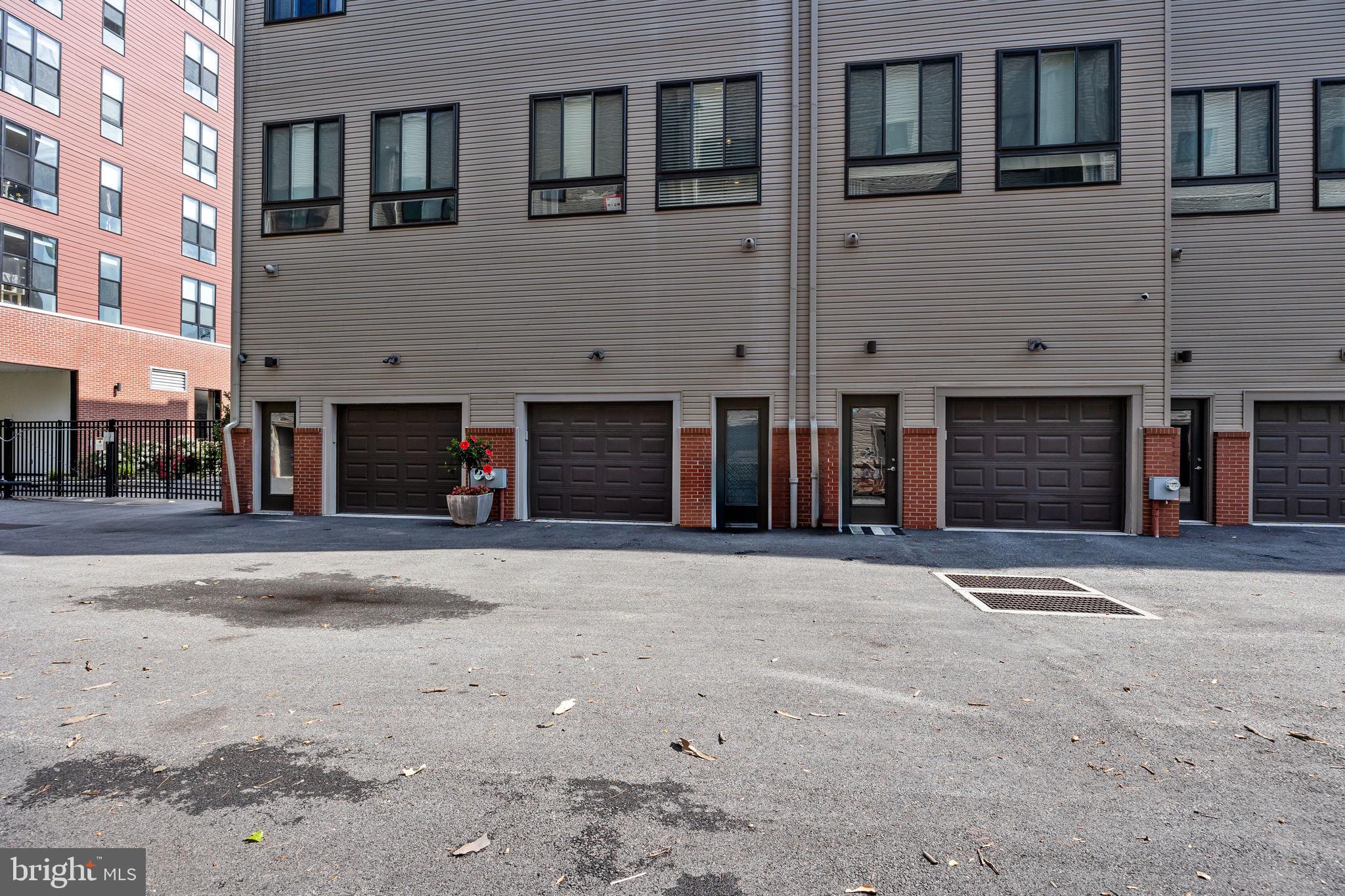 EAST FALLS - Residential