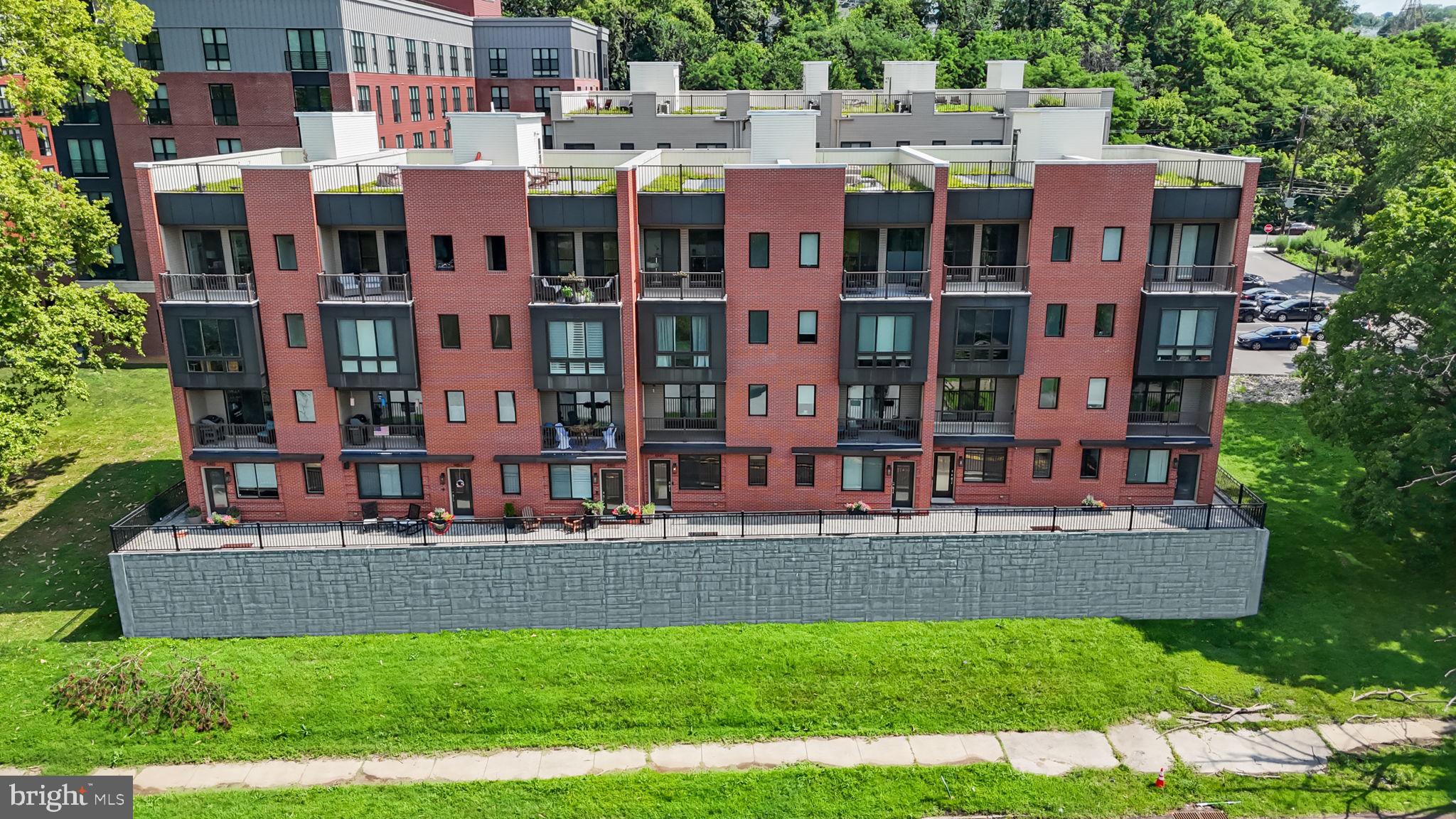 EAST FALLS - Residential