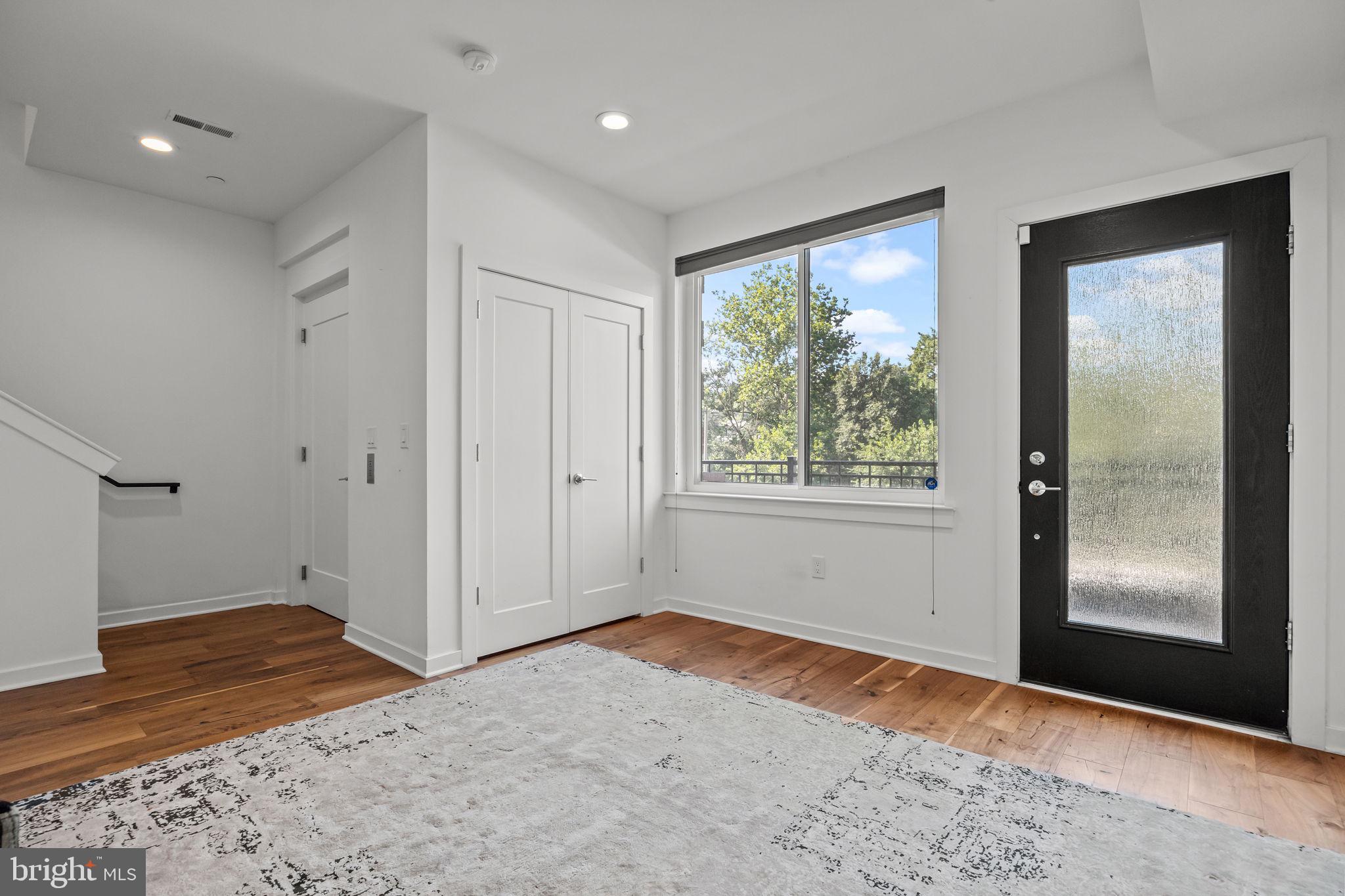 EAST FALLS - Residential