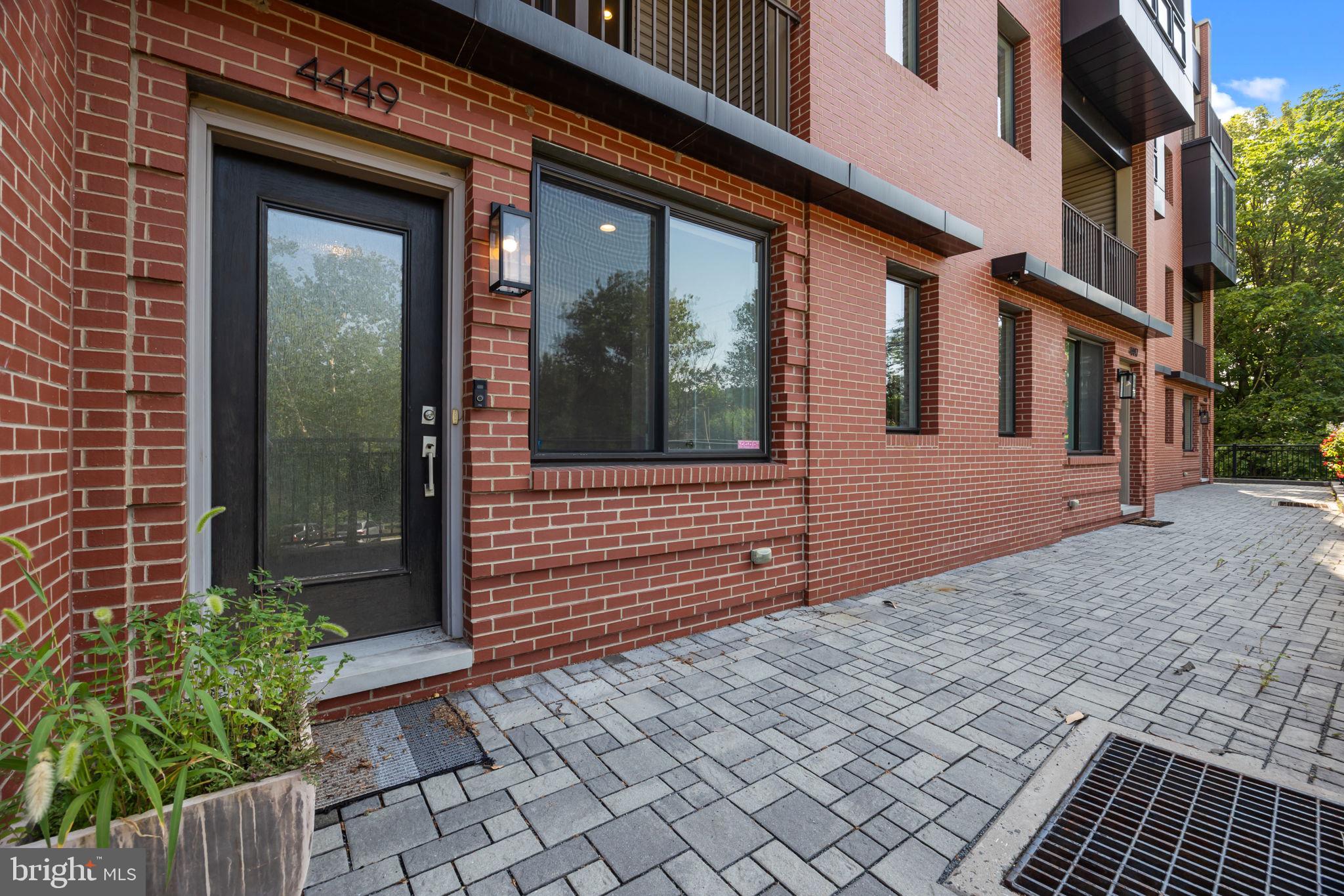 EAST FALLS - Residential