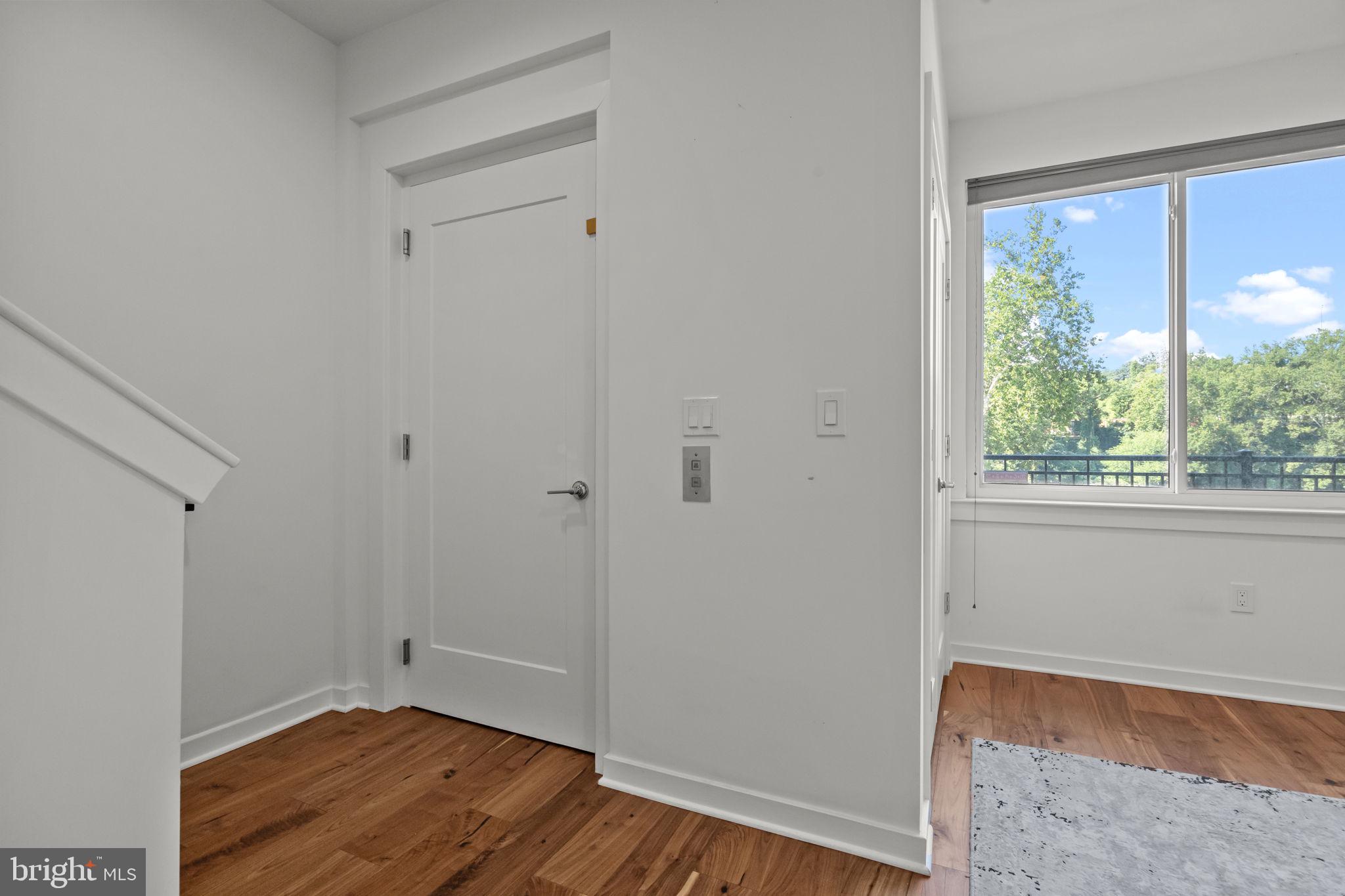 EAST FALLS - Residential