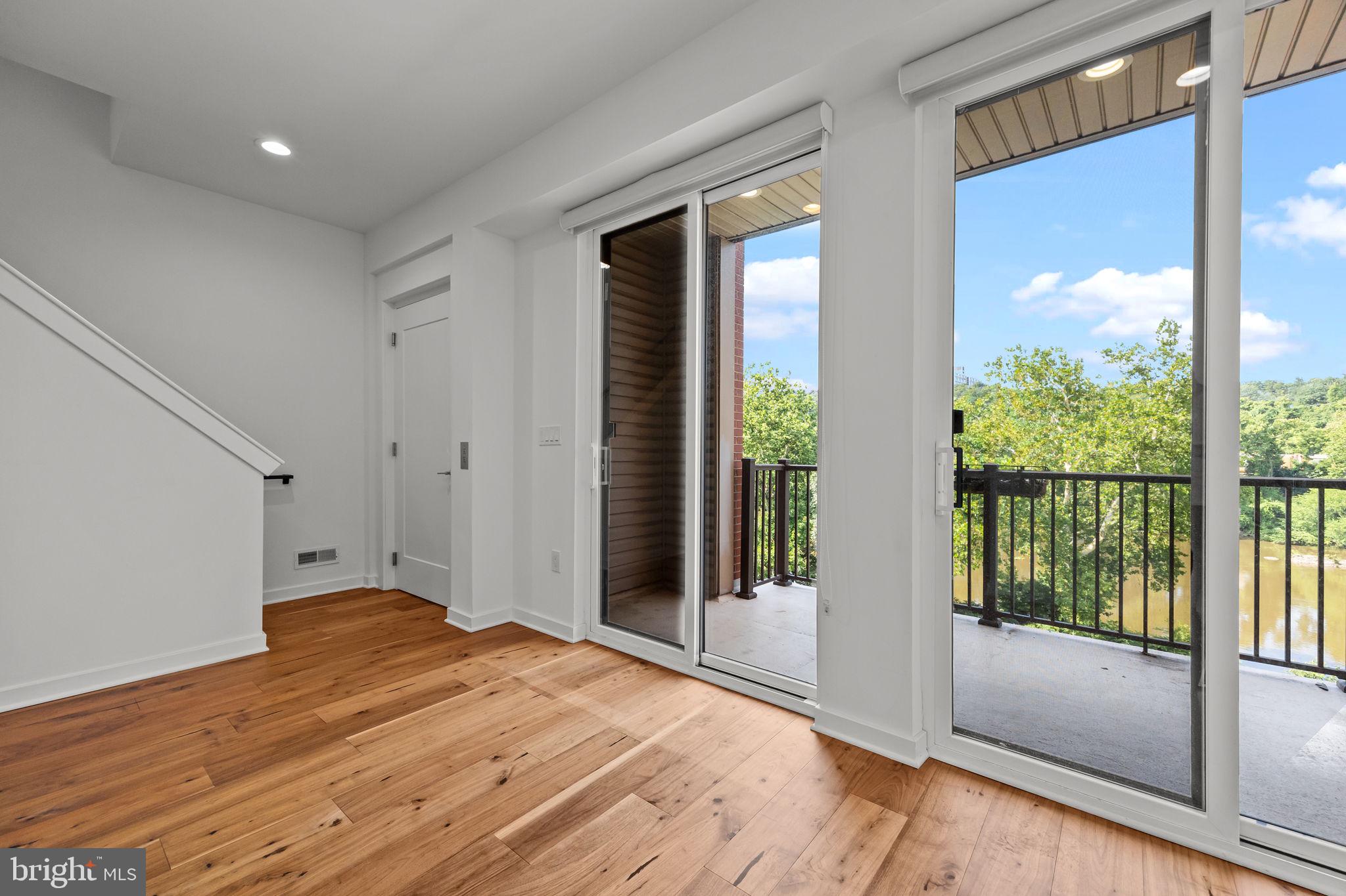 EAST FALLS - Residential