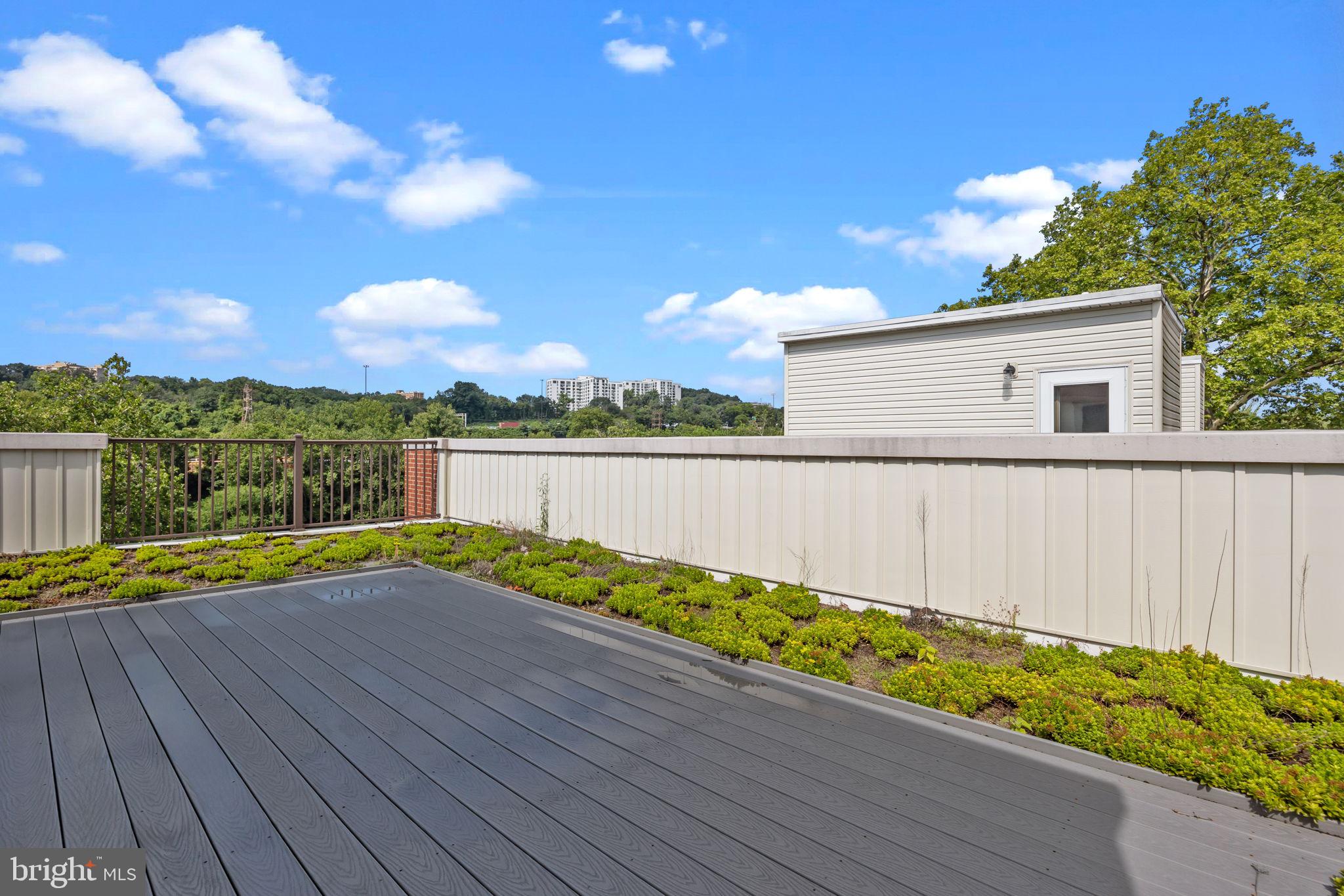 EAST FALLS - Residential