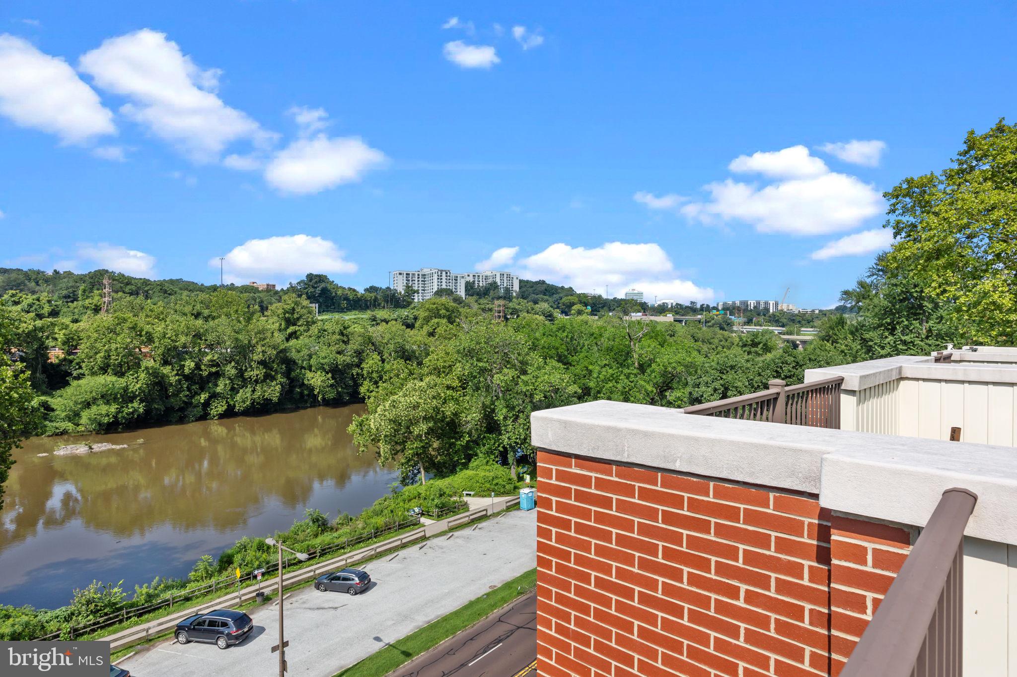 EAST FALLS - Residential