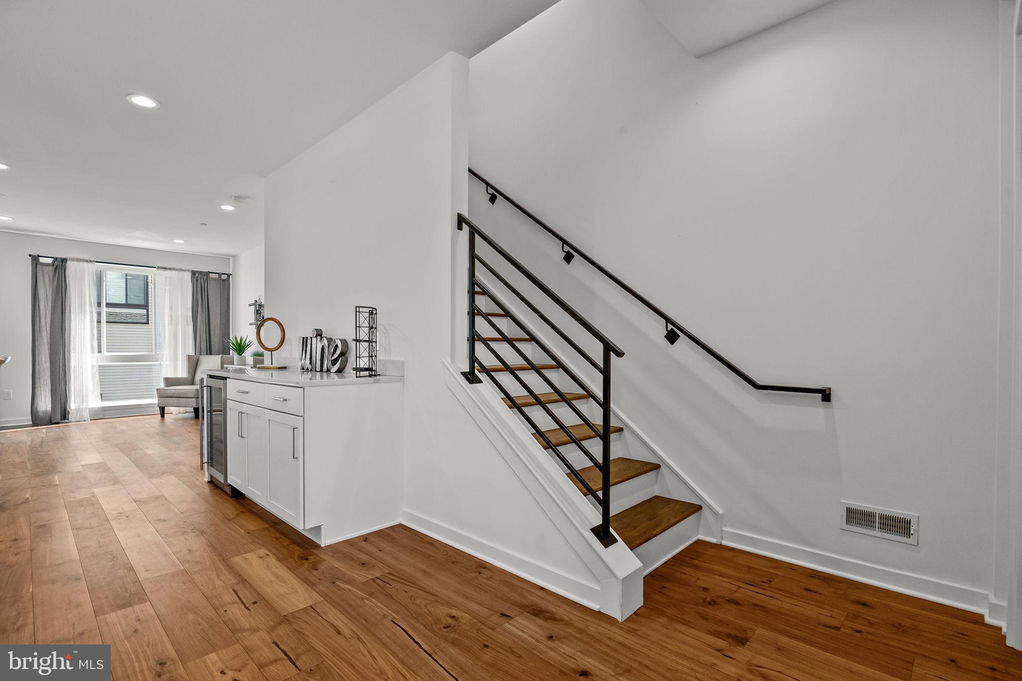 EAST FALLS - Residential