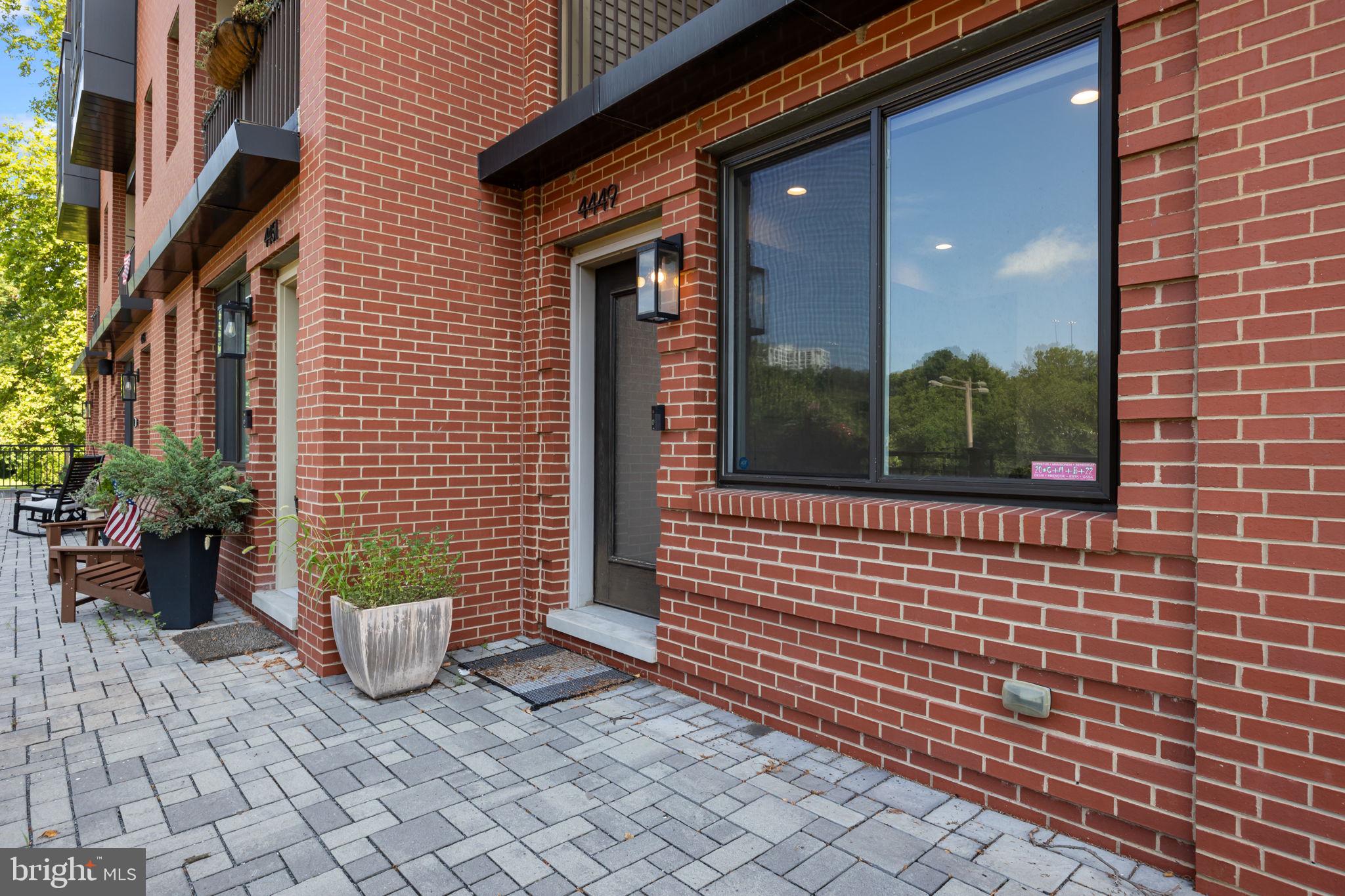 EAST FALLS - Residential