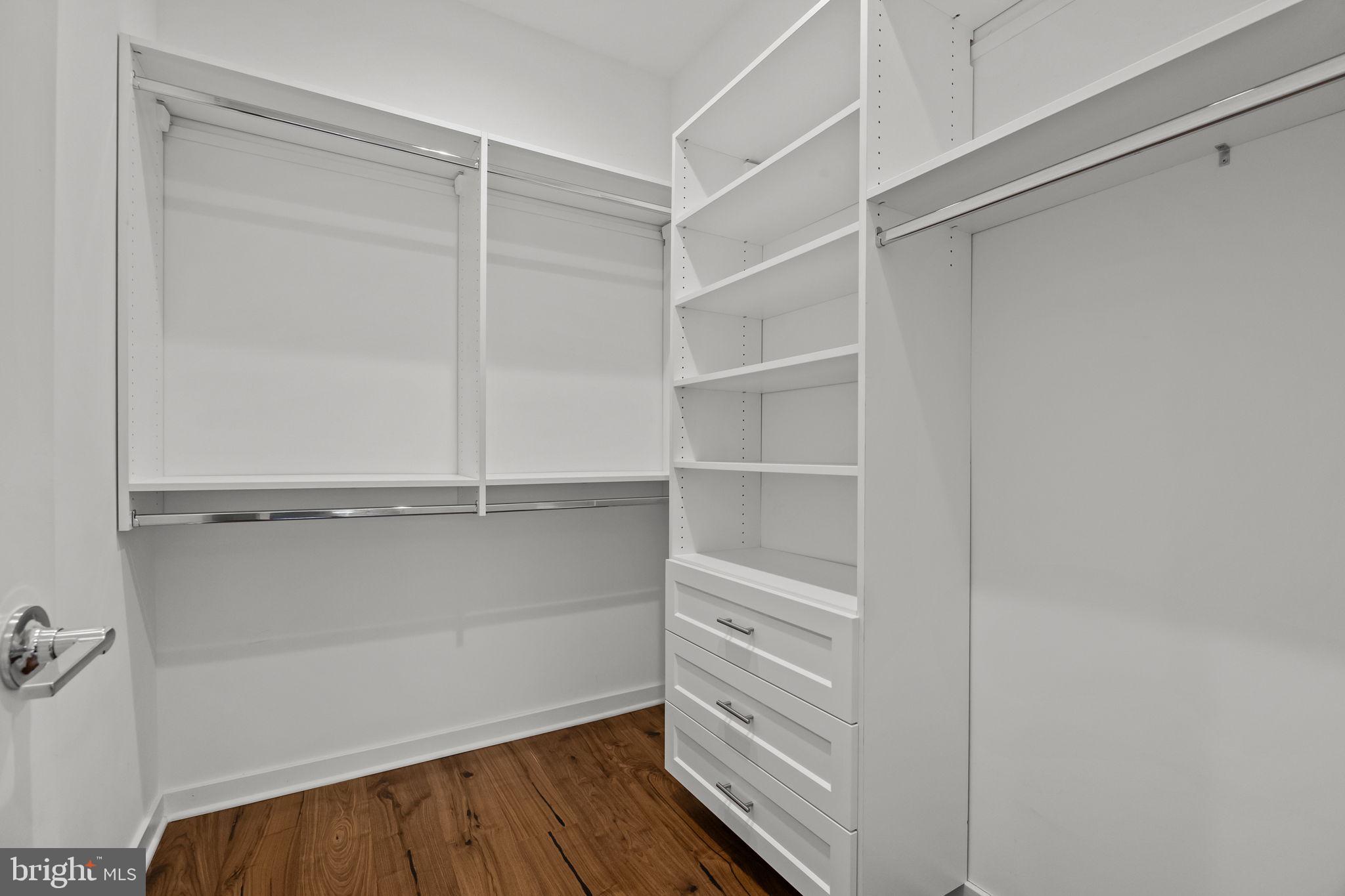 EAST FALLS - Residential