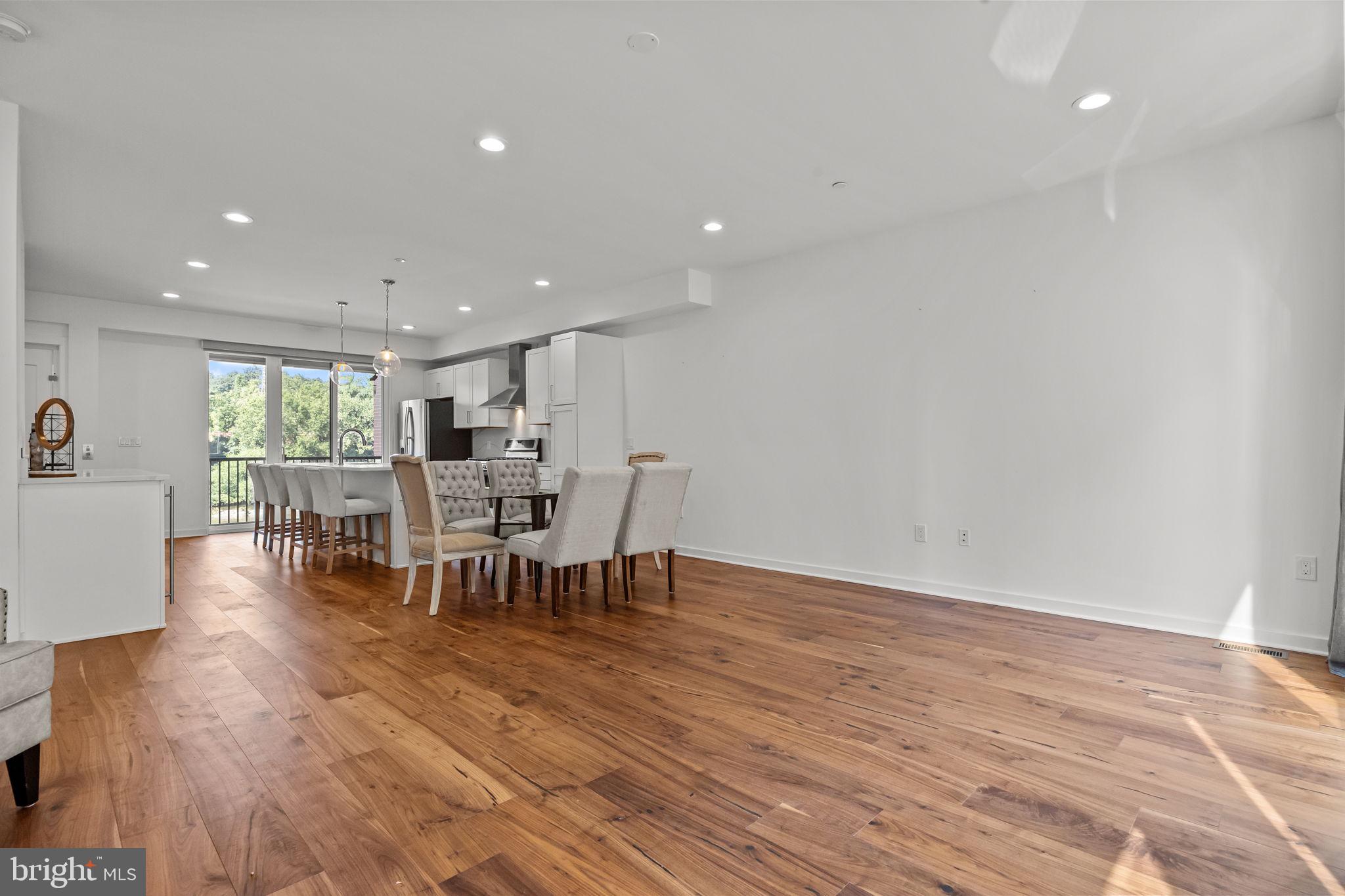 EAST FALLS - Residential