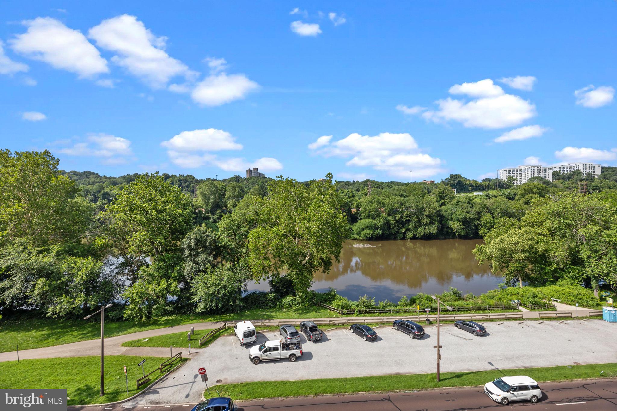 EAST FALLS - Residential