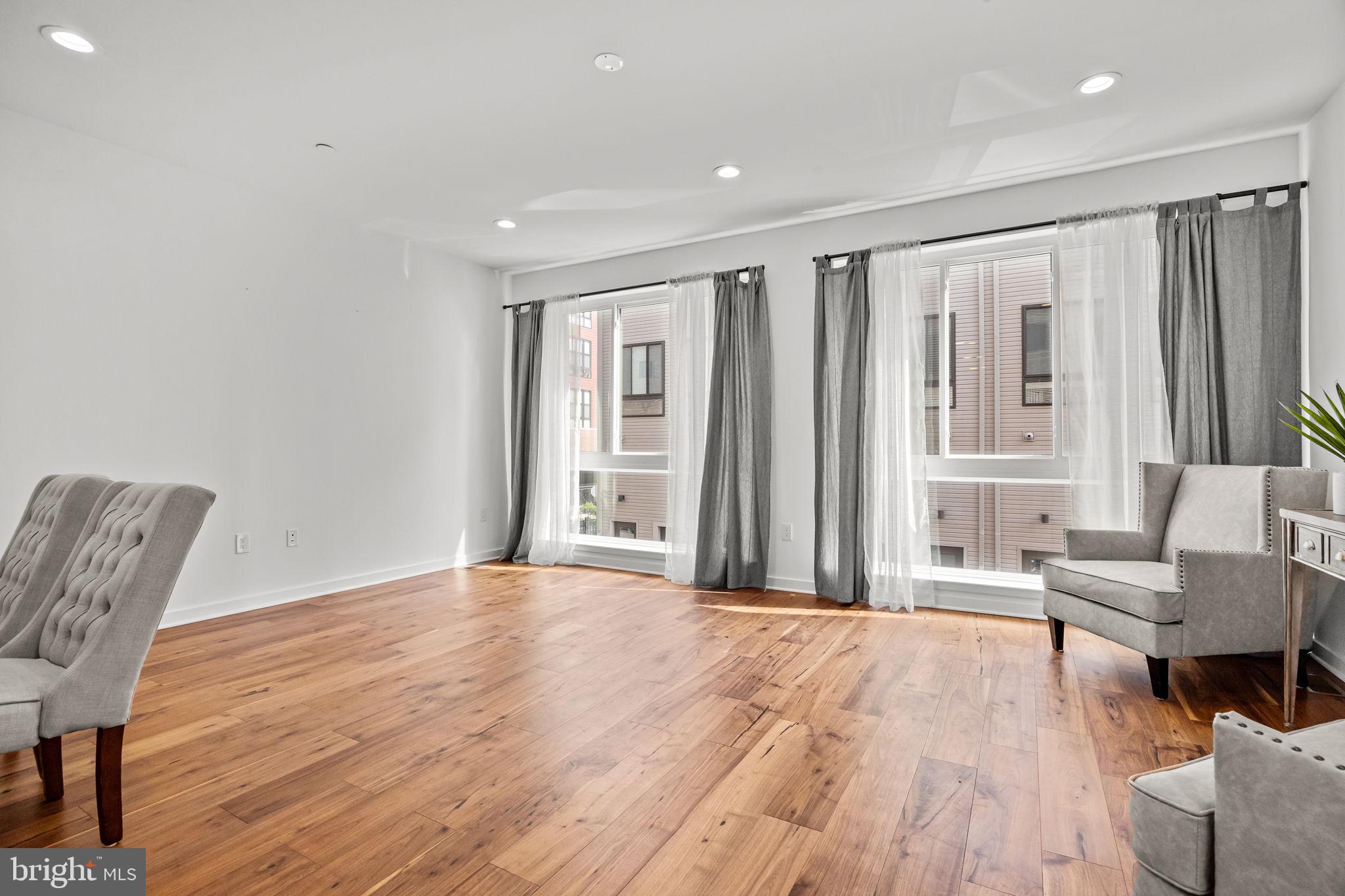 EAST FALLS - Residential