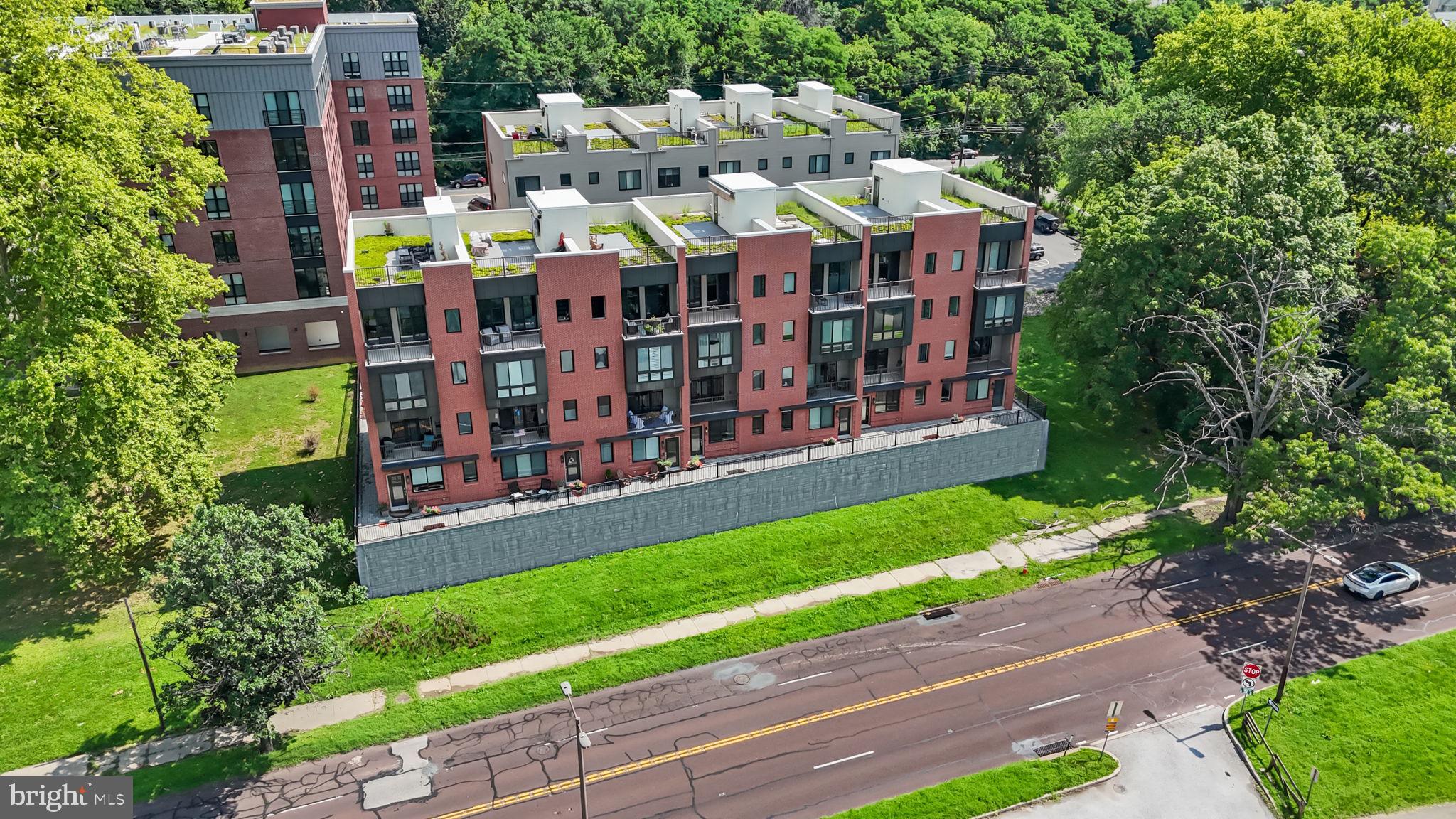EAST FALLS - Residential