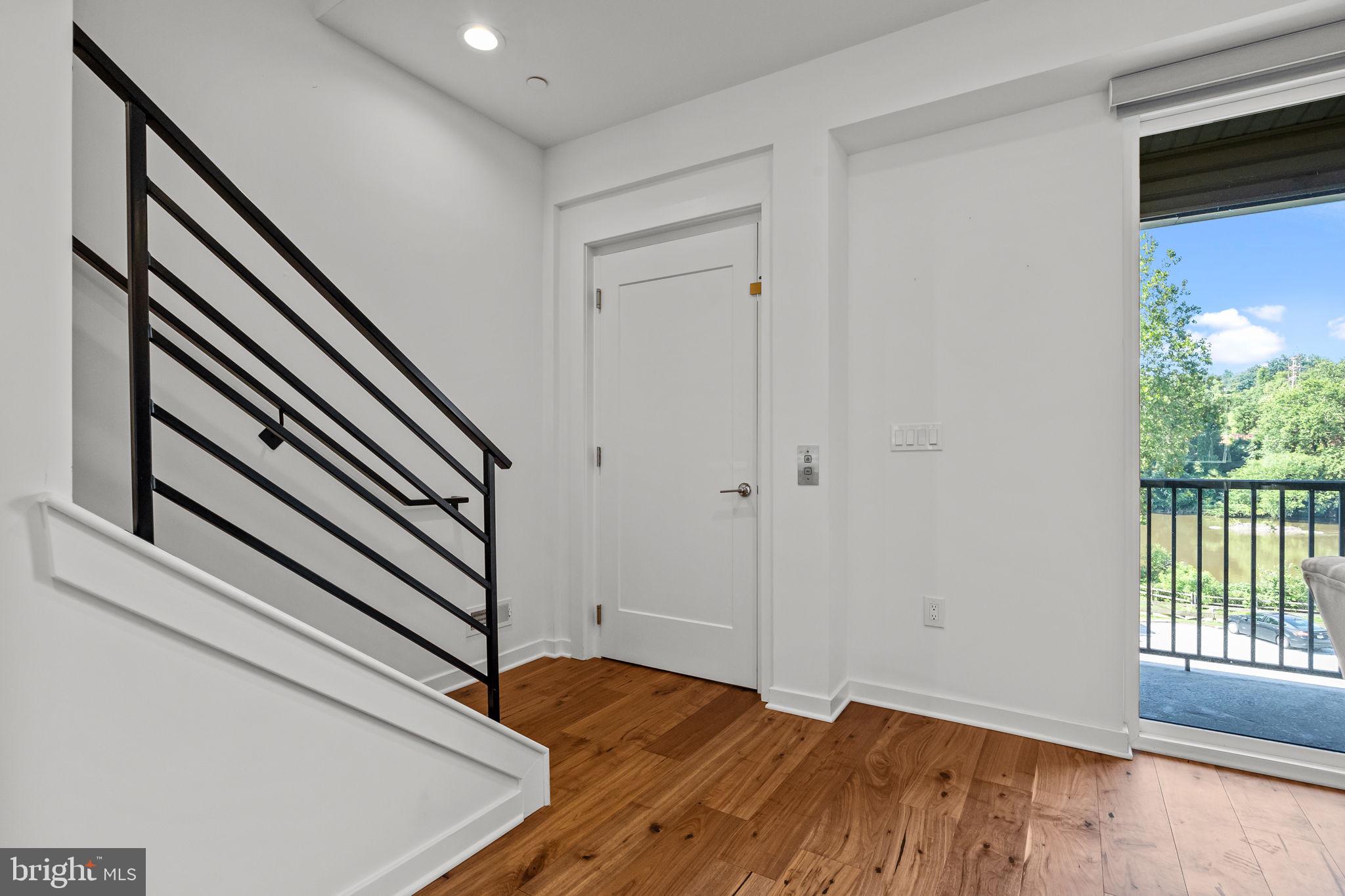 EAST FALLS - Residential