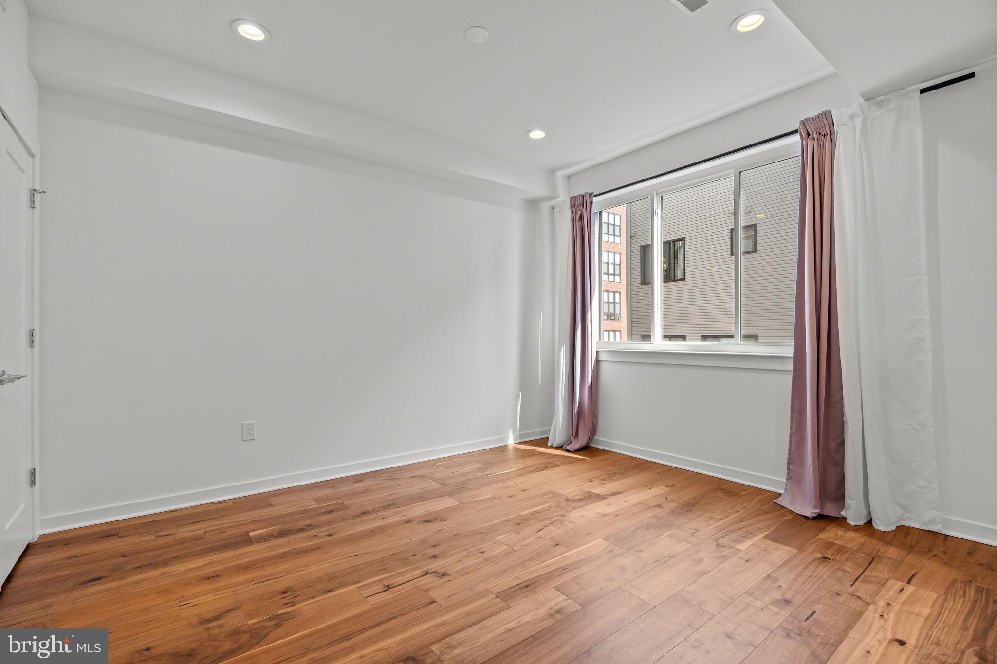 EAST FALLS - Residential