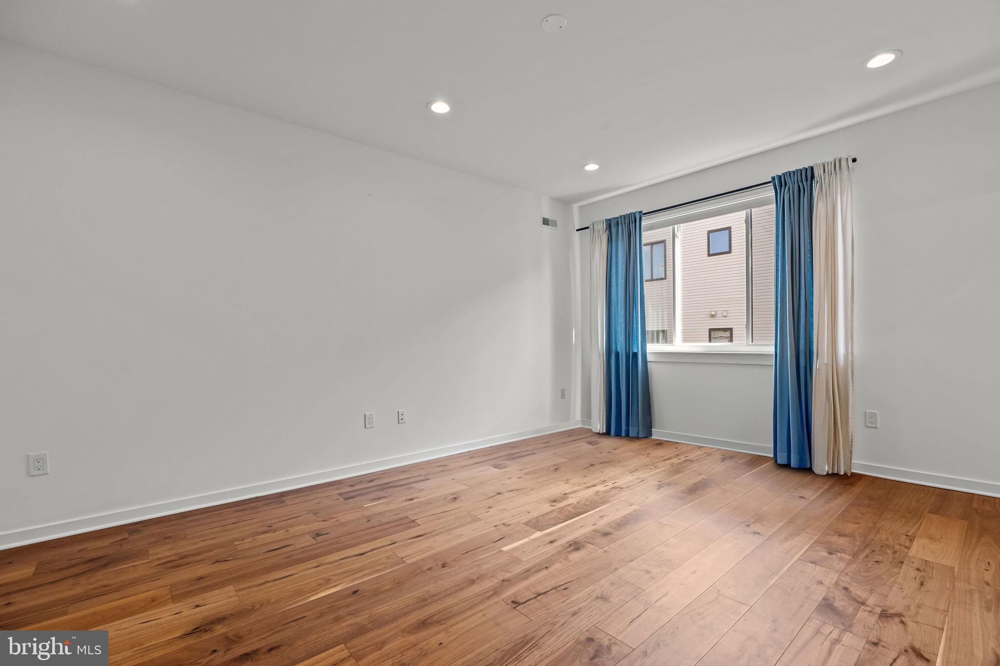 EAST FALLS - Residential