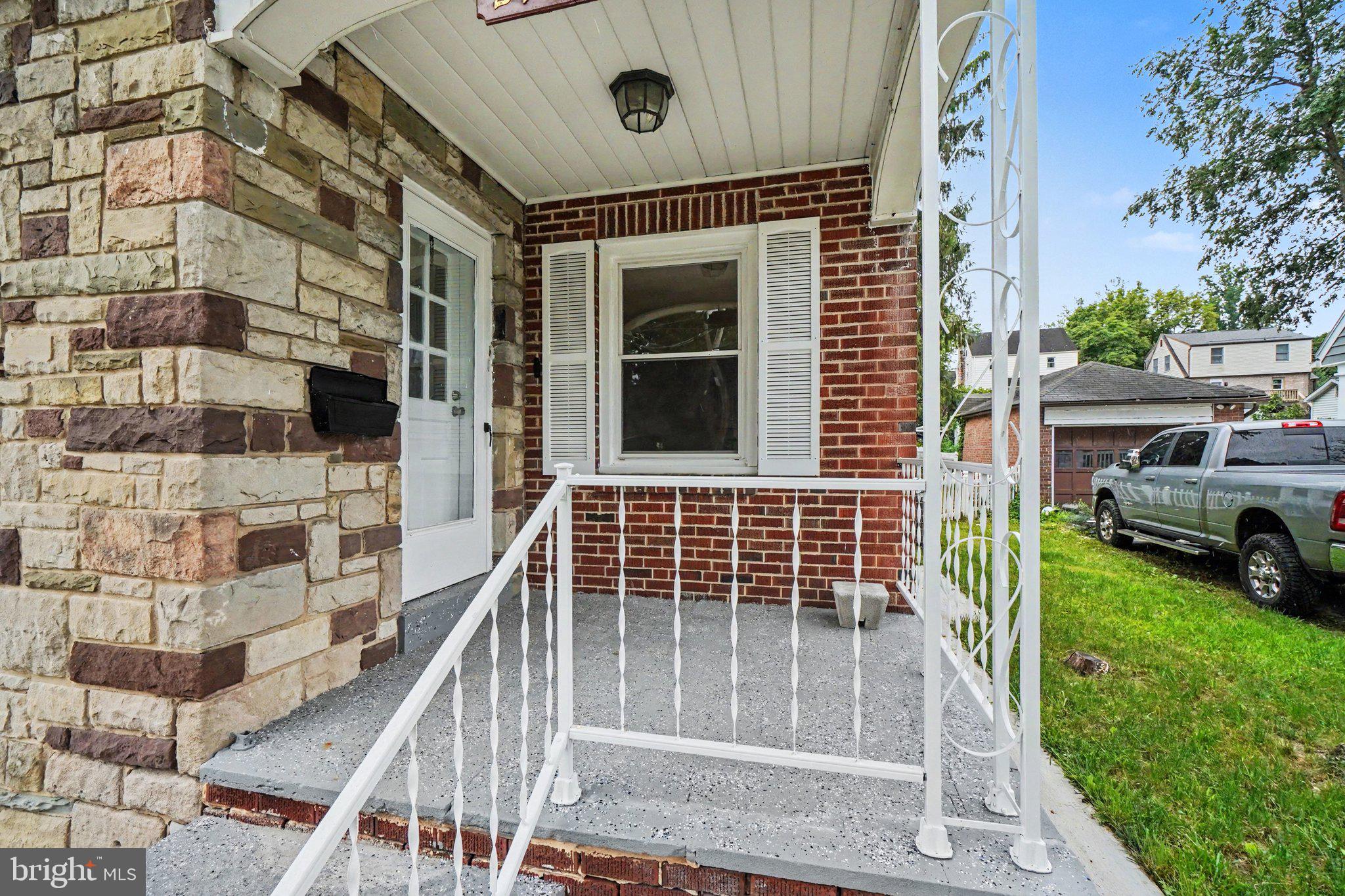2929 LOCUST LANE