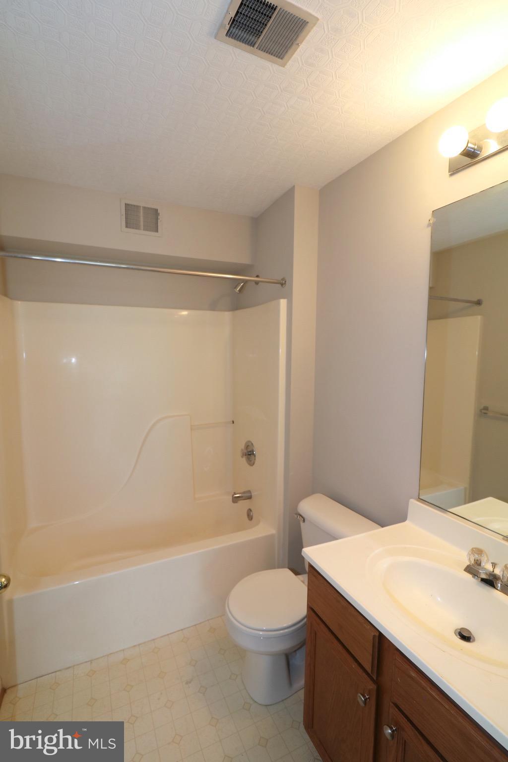 ANNAPOLIS OVERLOOK - Residential Lease