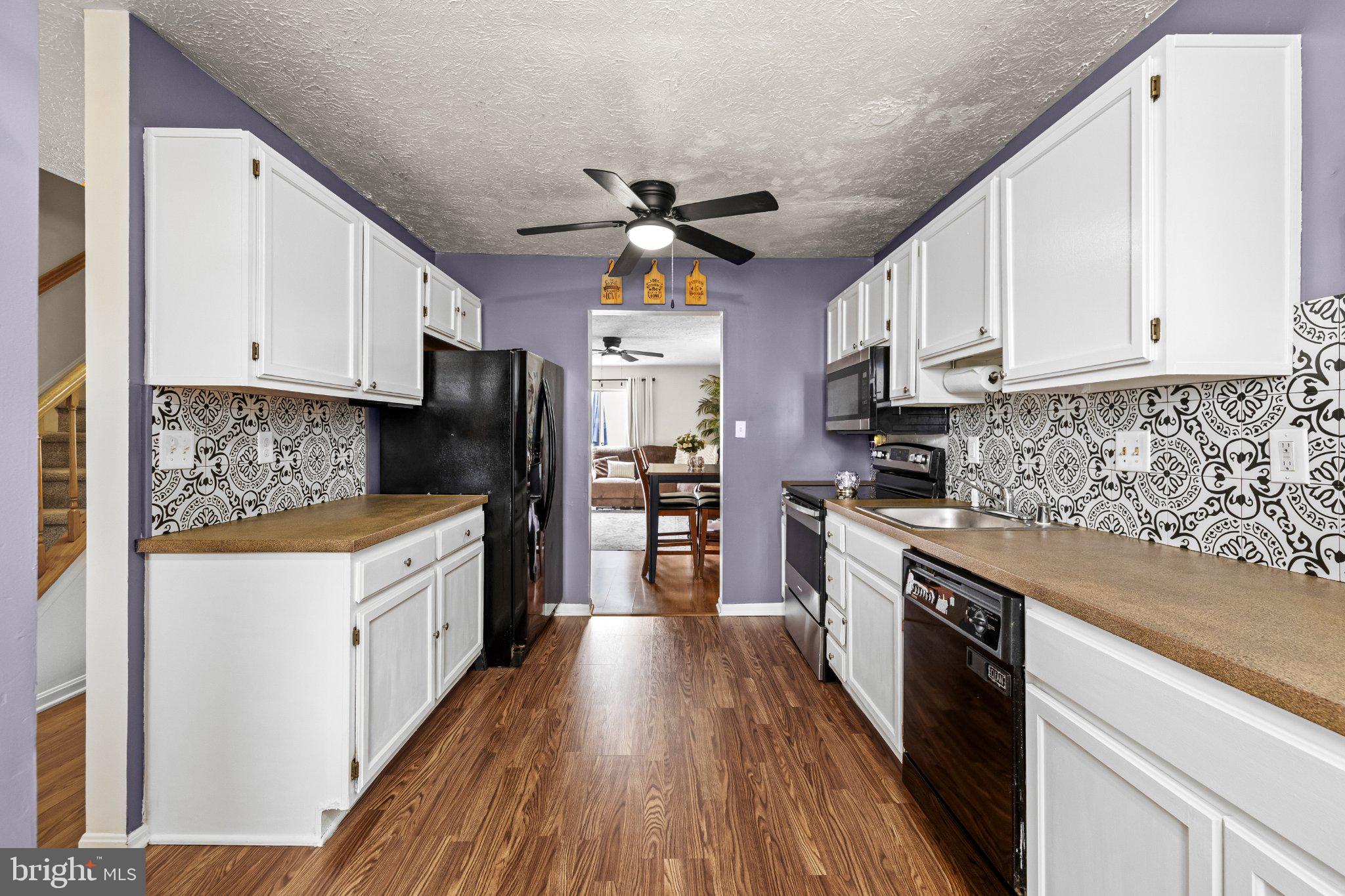 CARROLLWOOD MANOR - Residential