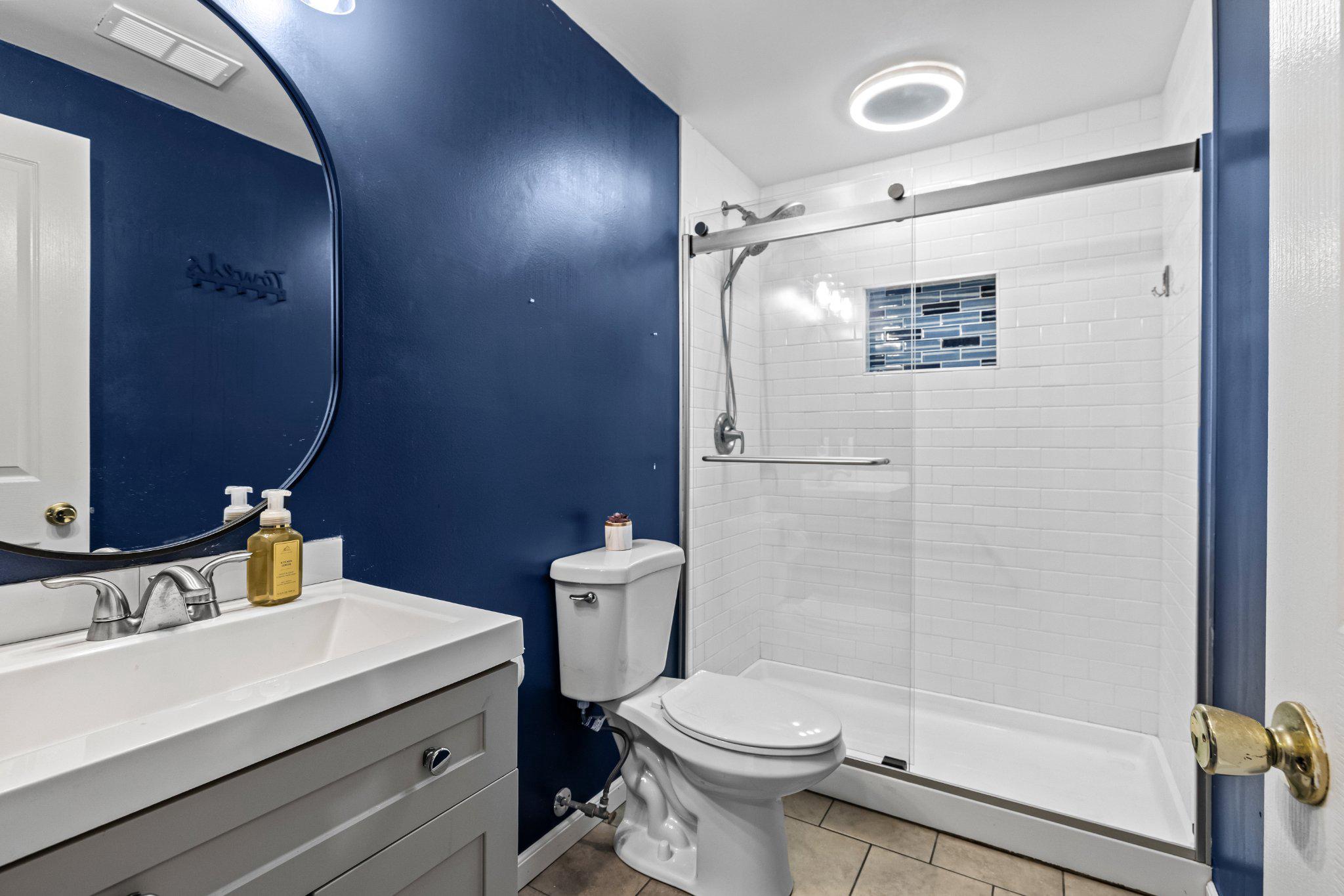 CARROLLWOOD MANOR - Residential