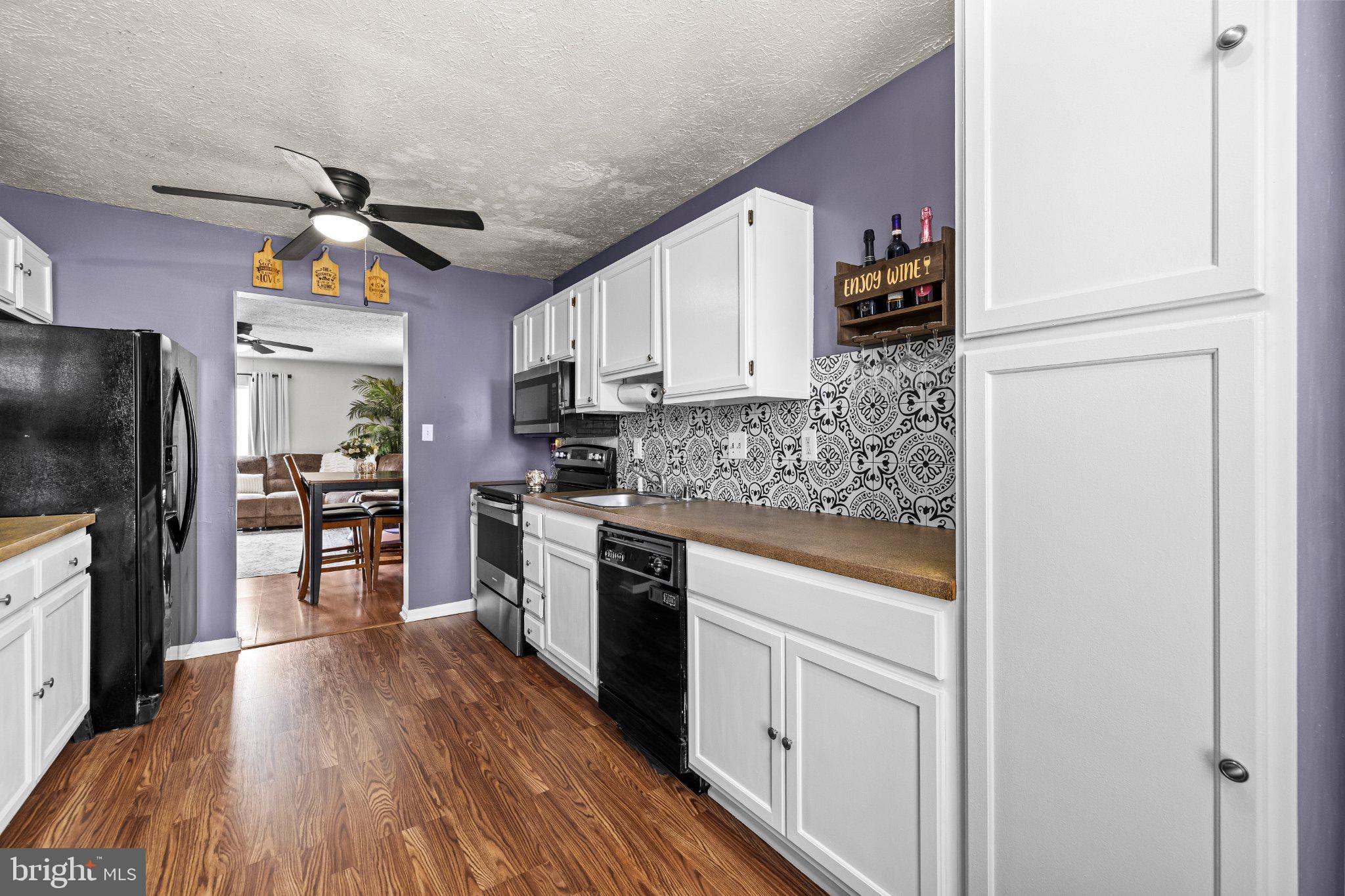 CARROLLWOOD MANOR - Residential