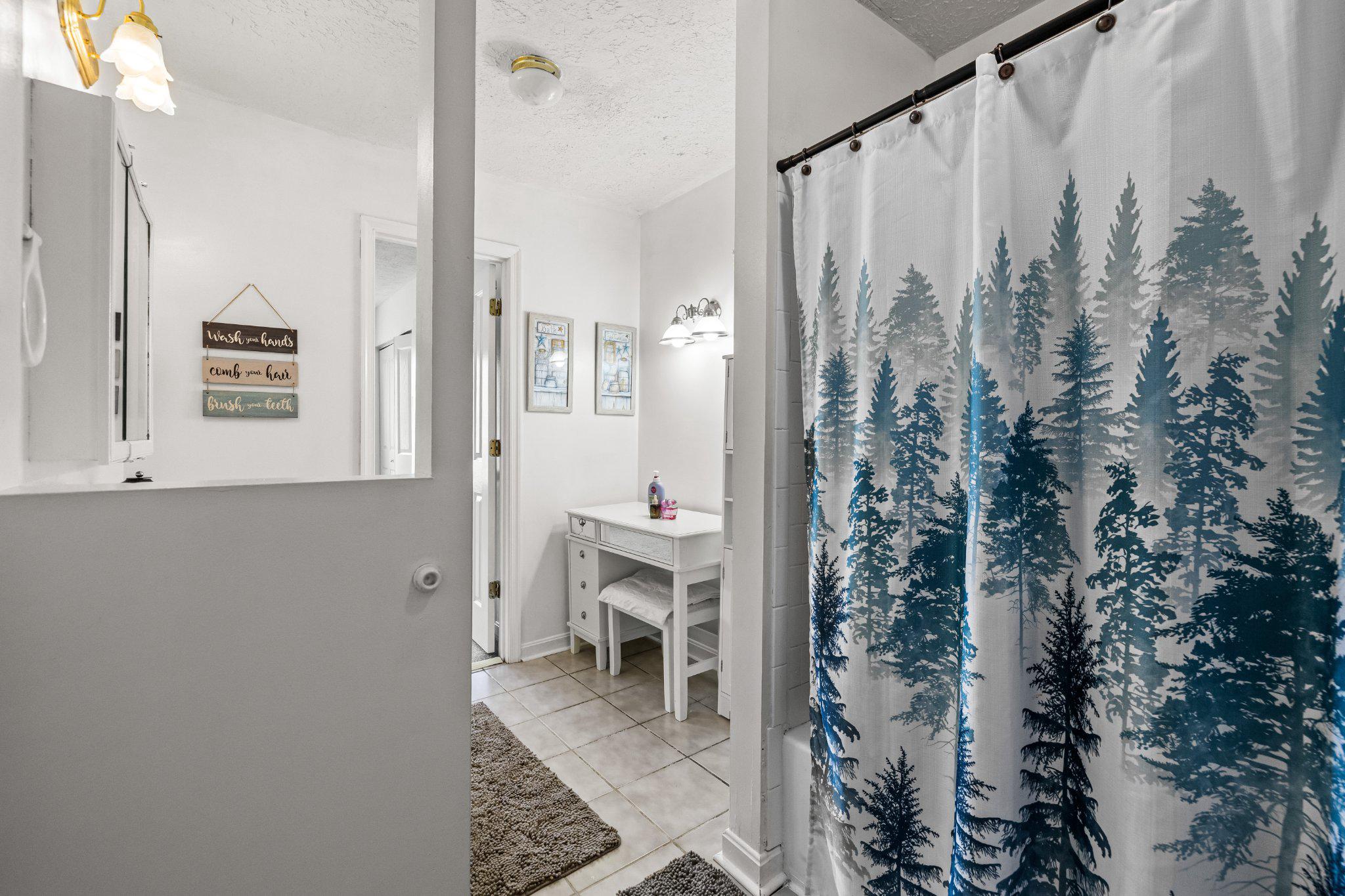 CARROLLWOOD MANOR - Residential