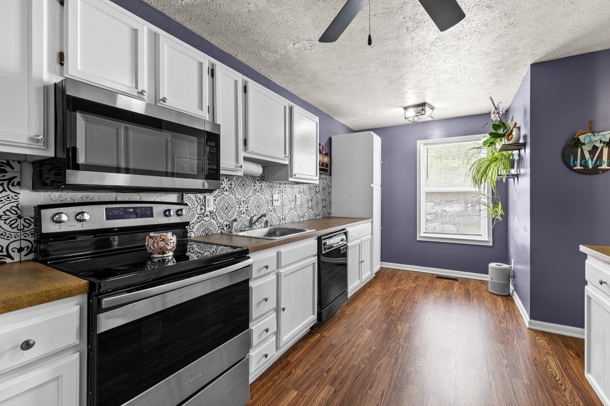 CARROLLWOOD MANOR - Residential