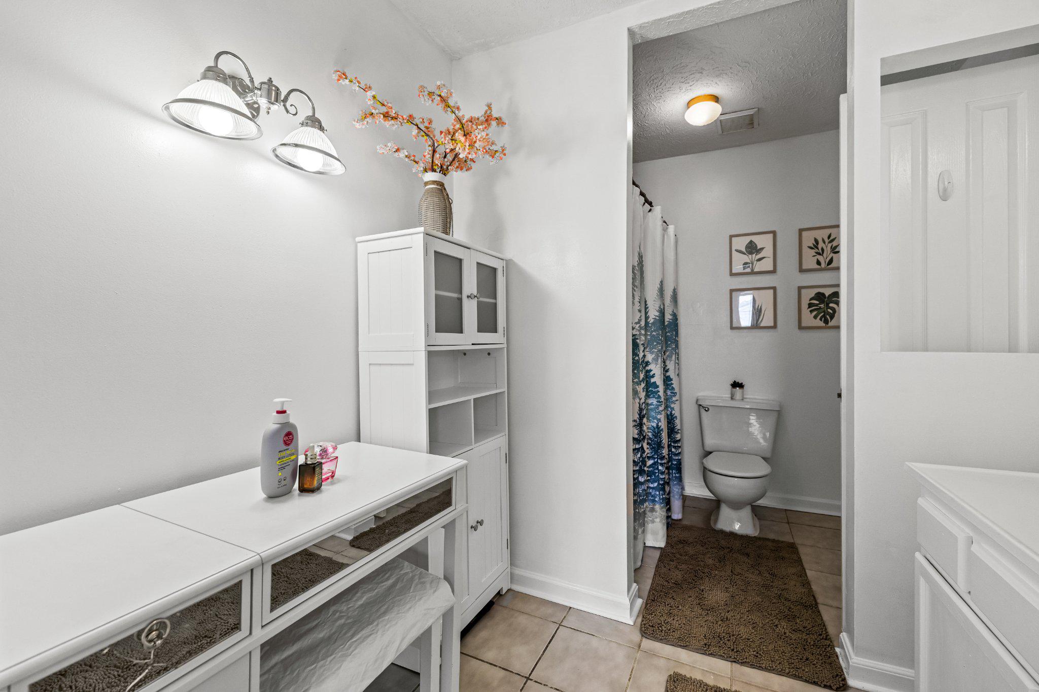 CARROLLWOOD MANOR - Residential