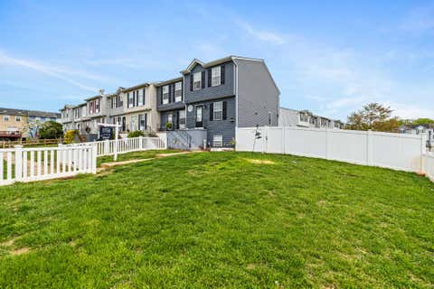 Townhouse For Sale - 639 Kittendale<br/> MIDDLE RIVER, MD 21220