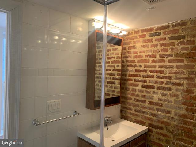 OLD TOWN - Residential Lease